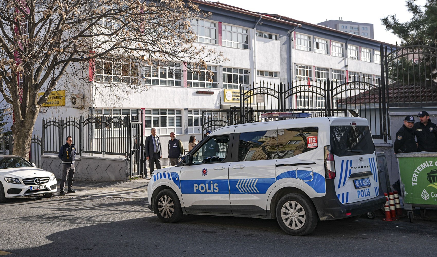 Saldırılardan sonra okullarda yeni güvenlik önlemi