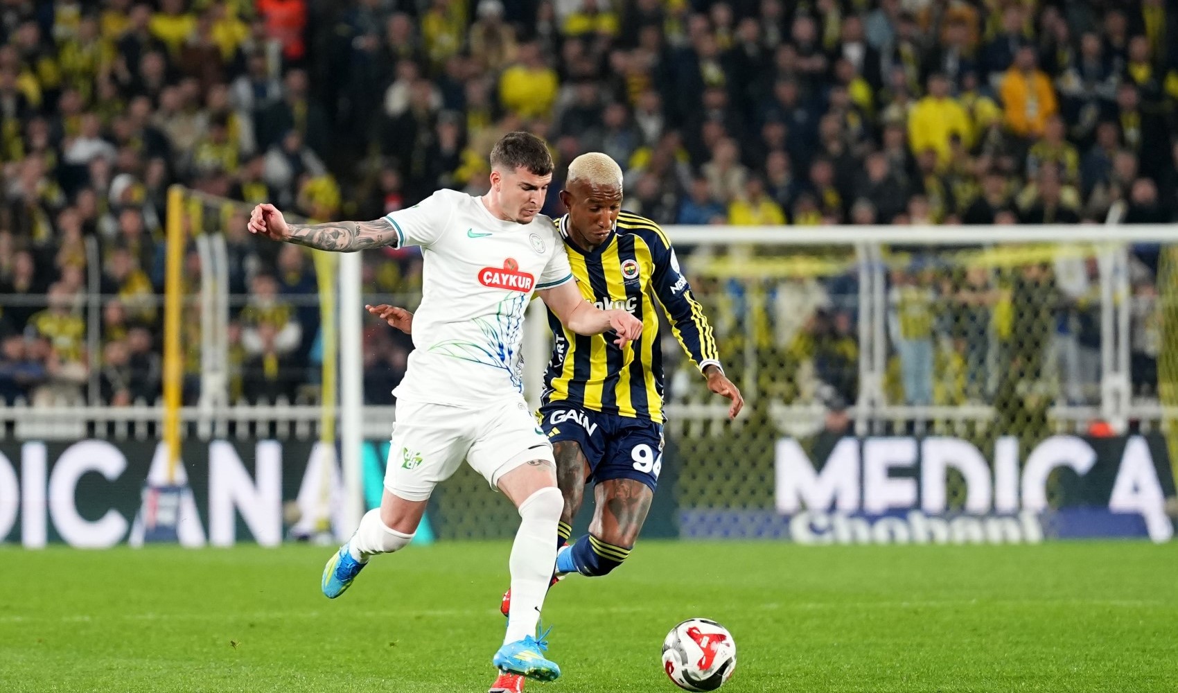 Fenerbahçe, evinde iki puan bıraktı