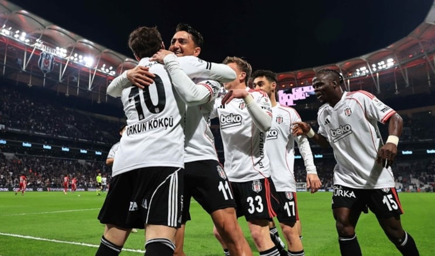 Beşiktaş'ta Cengiz Ünder için bonservis pazarlığı masada