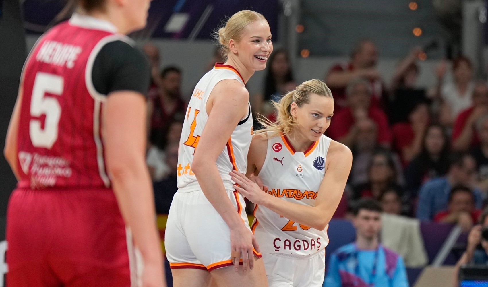 Kadınlar Euroleague'de finalinde Türk derbisi