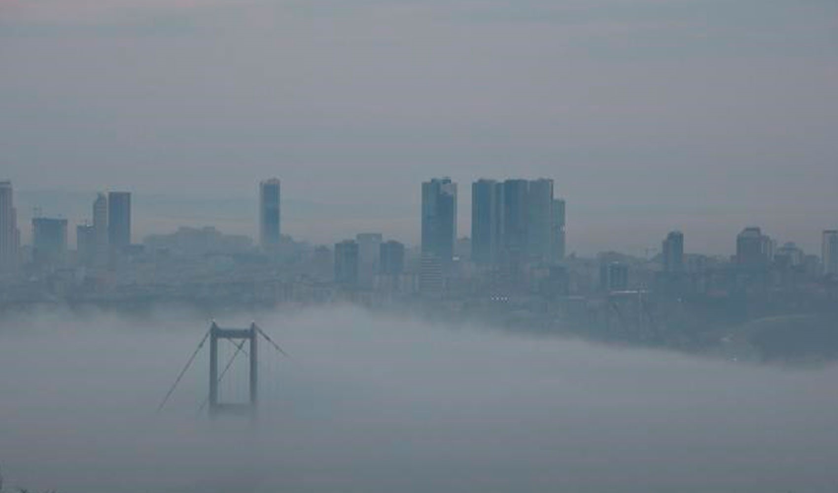 Yoğun sis İstanbul’u kapladı, Boğaz kapatıldı