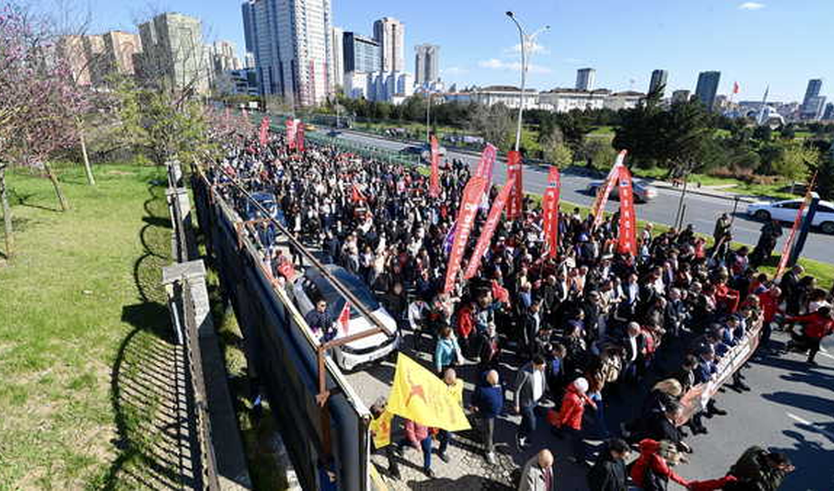 Ataşehir’de Adıgüzel’e destek için binler yürüdü