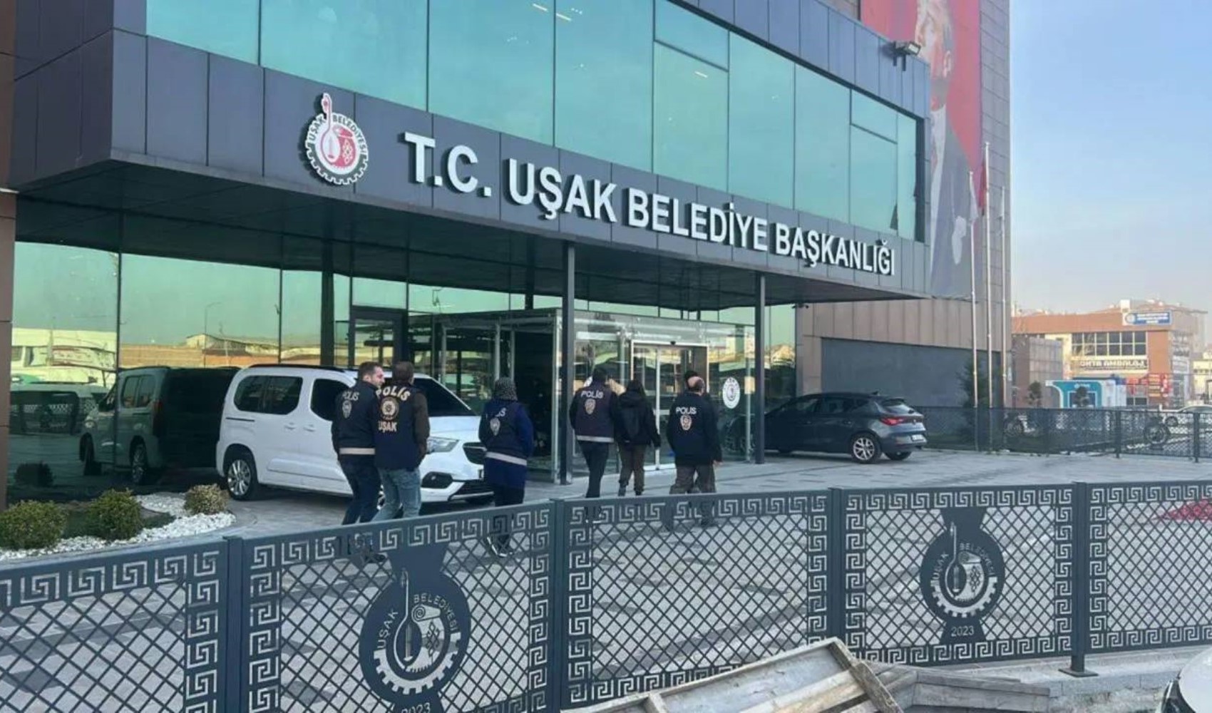 Son Dakika: Uşak Belediyesi'ne 2. dalga operasyon: 25 kişi gözaltında