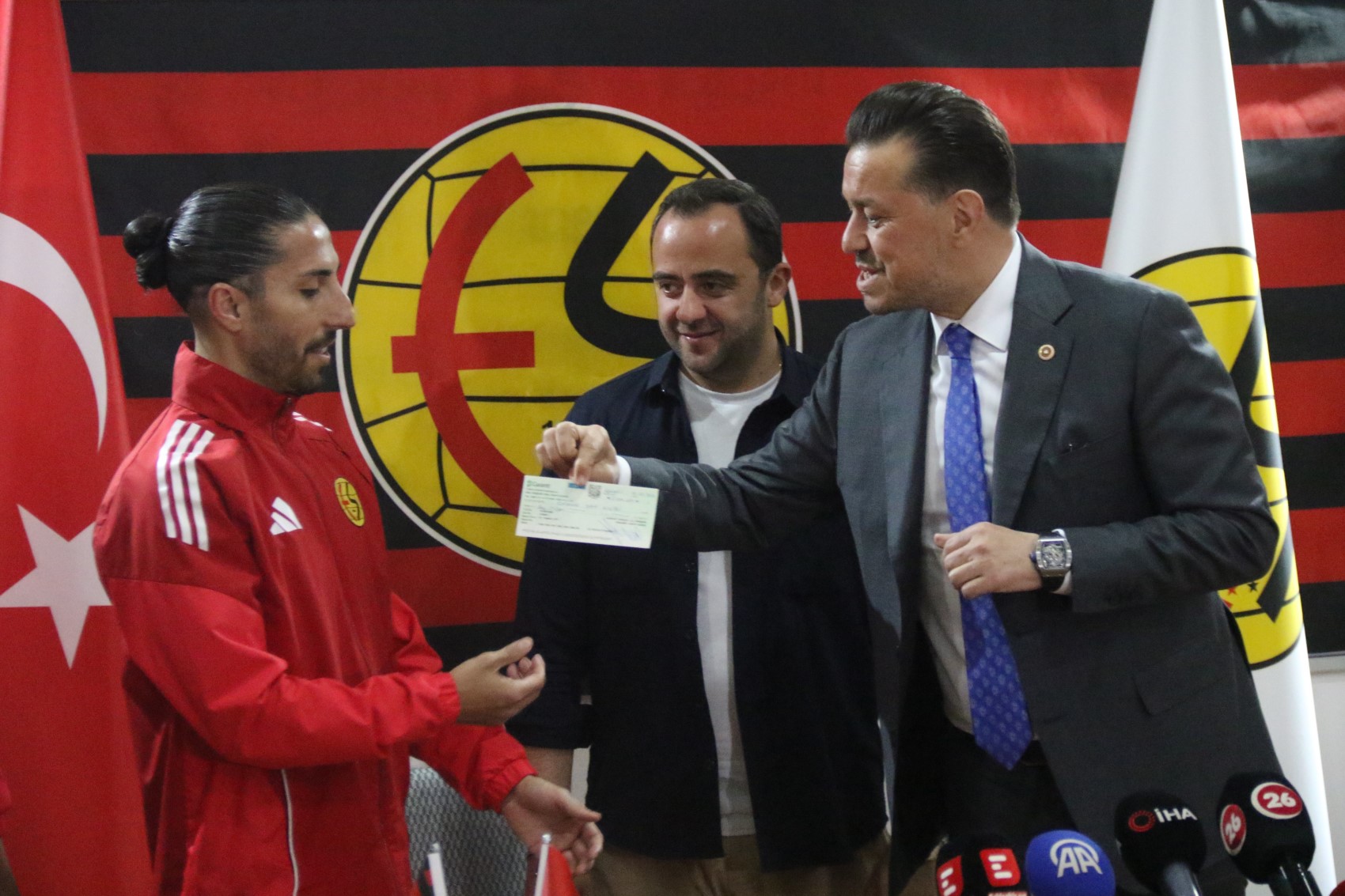 AKP'li milletvekili Hatipoğlu'ndan Eskişehirspor'a 5 milyon TL'lik destek: Prim veriyorum