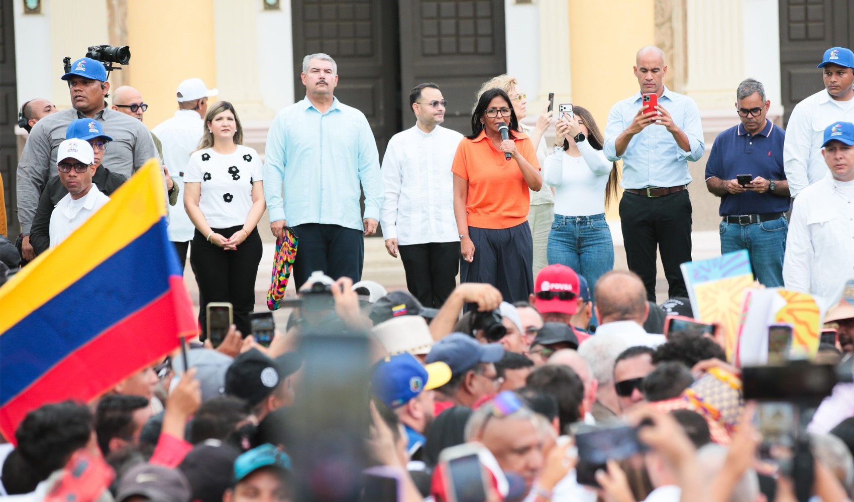 Venezuelalılar ABD yaptırımlarının kaldırılması için yürüyüş başlattı