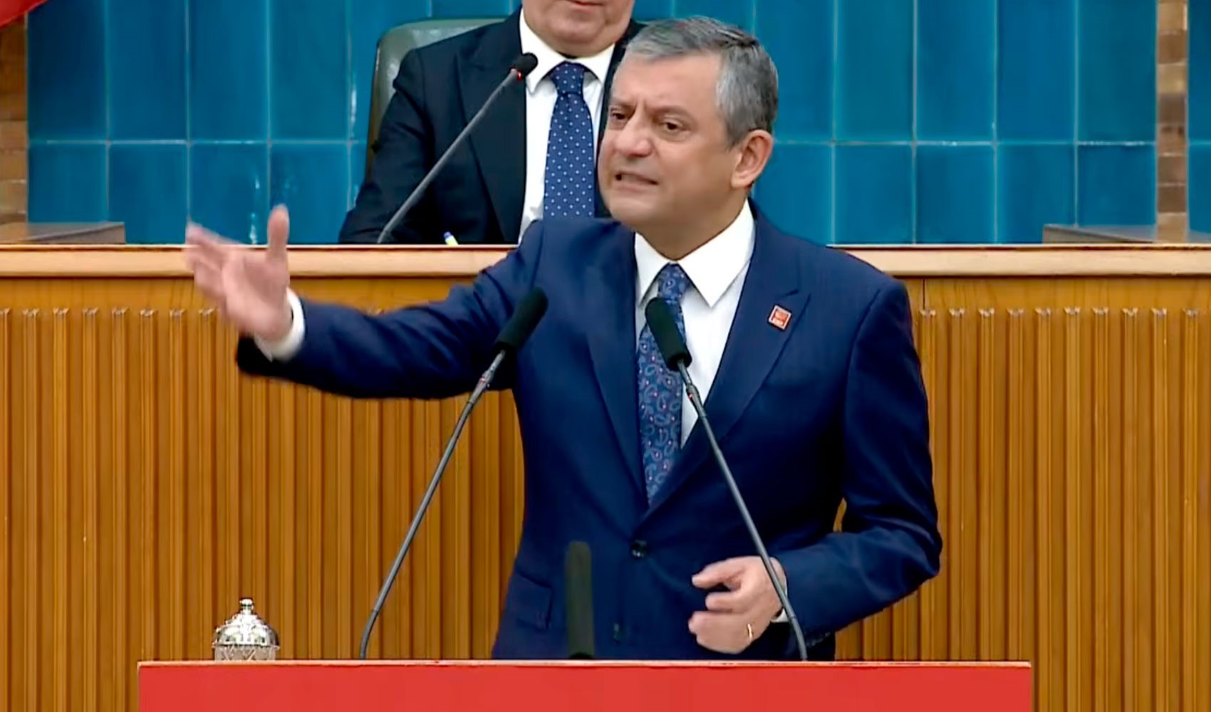 Son Dakika... Özgür Özel'den ara seçim için AKP'ye hodri meydan: '55 milletvekilinin istifasını getirmeyen namerttir'