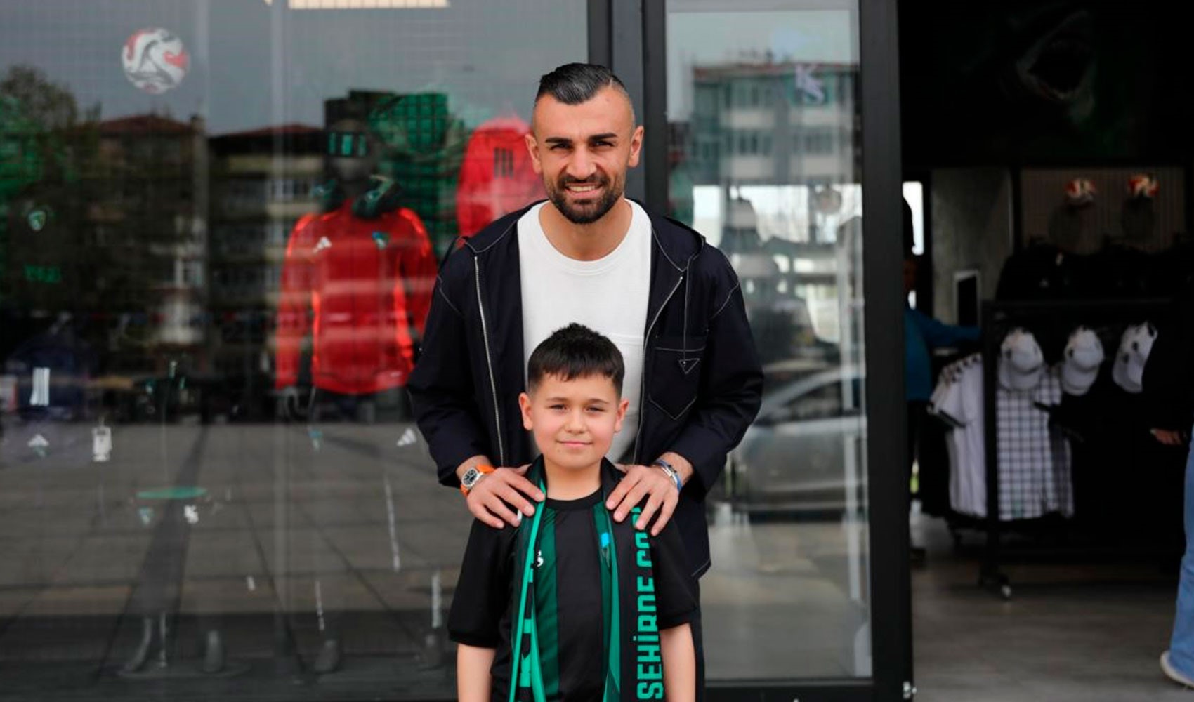 Serdar Dursun’dan minik taraftara unutamayacağı jest