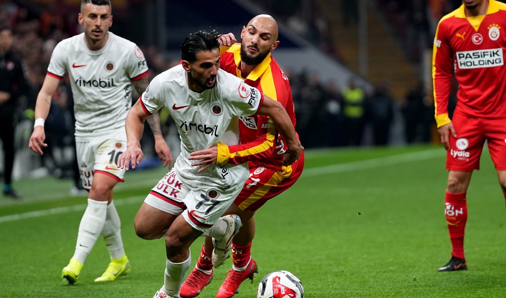 Galatasaray, Gençlerbirliği'ne iki golle yenilerek kupaya veda etti