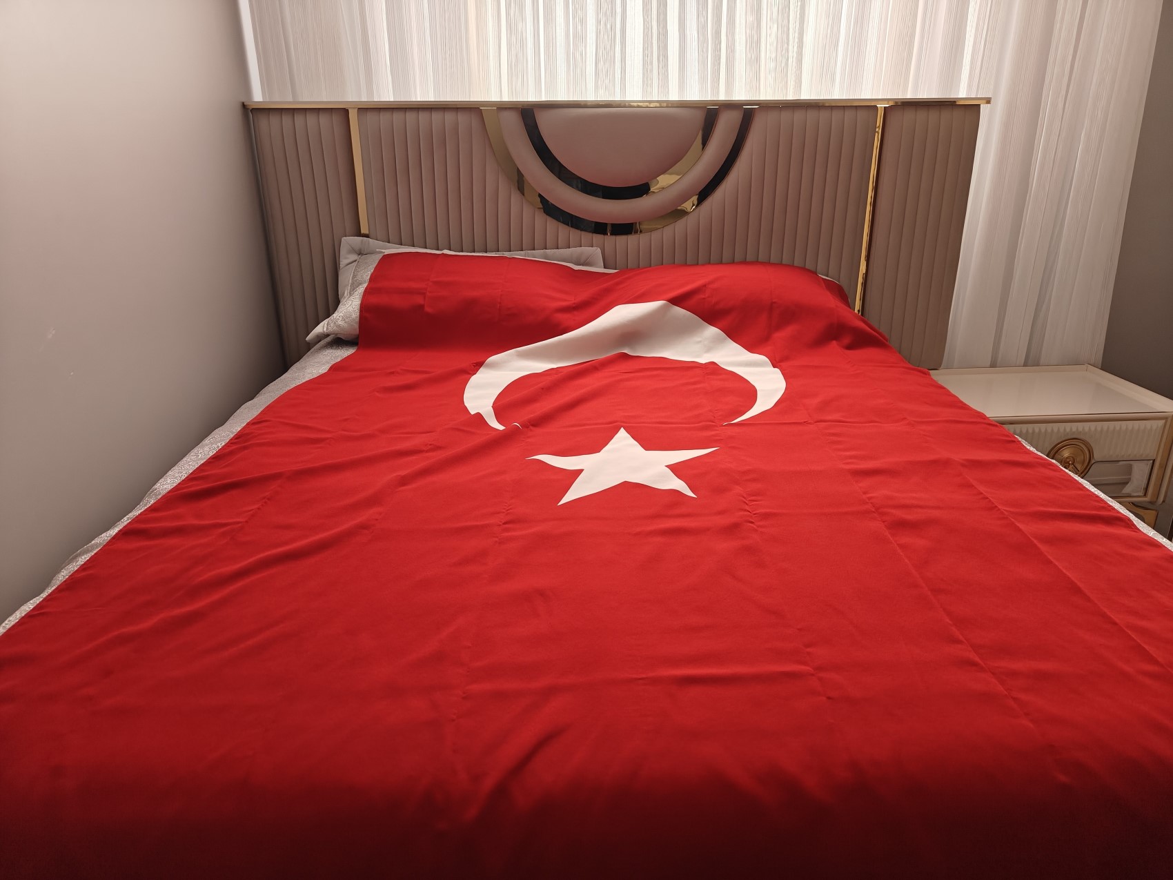 Düğün gecesi şüpheli şekilde ölen uzman çavuşun eşinin yargılanmasına başlandı