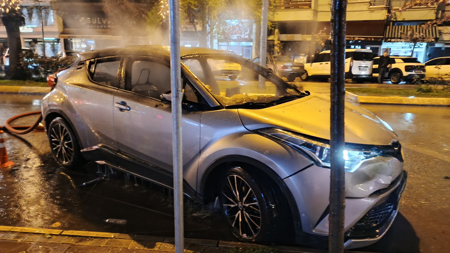 Babasıyla tartıştı, park halindeki aracı yaktı: Kimseye kahpelik yapmadım