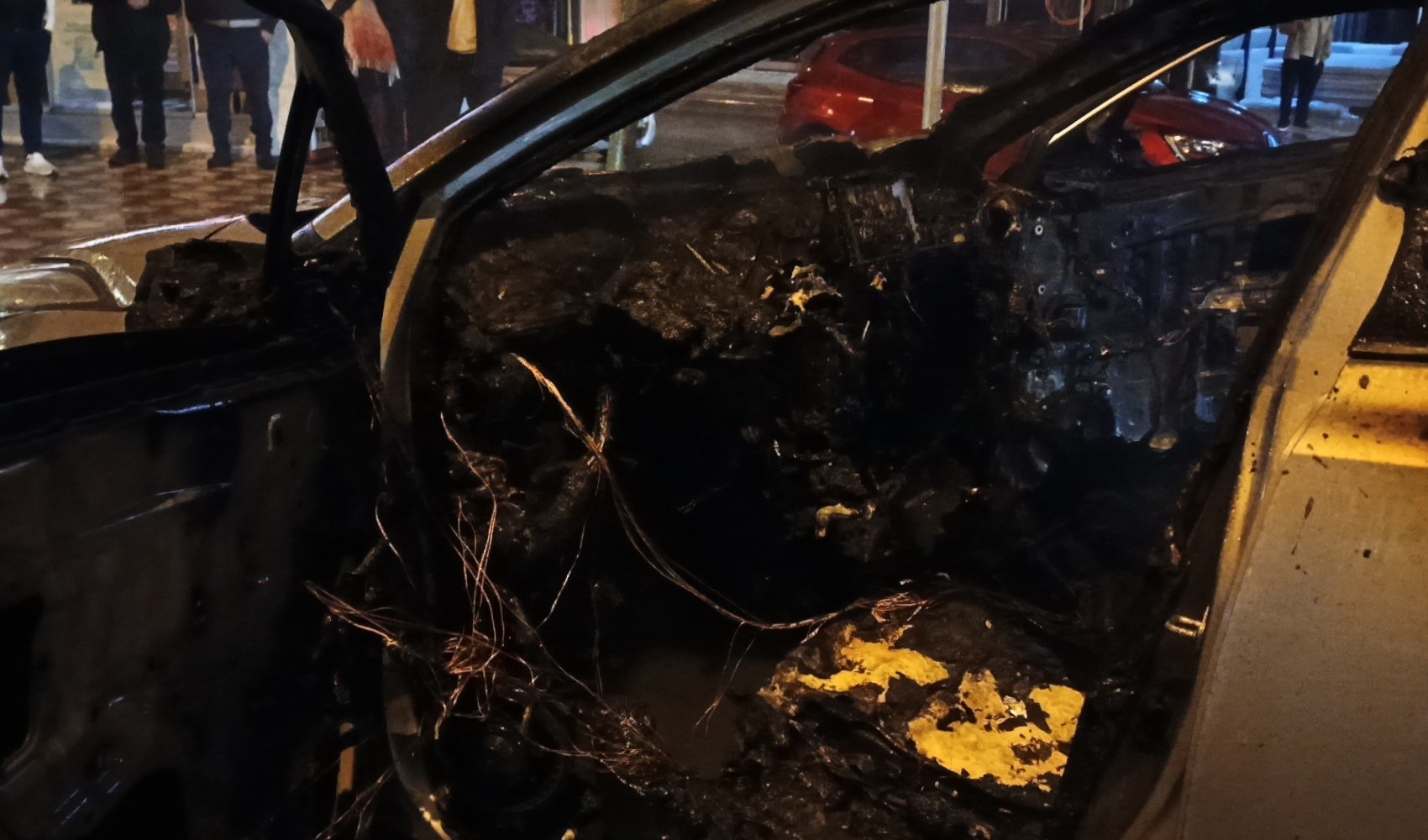 Babasıyla tartıştı, park halindeki aracı yaktı: Kimseye kahpelik yapmadım