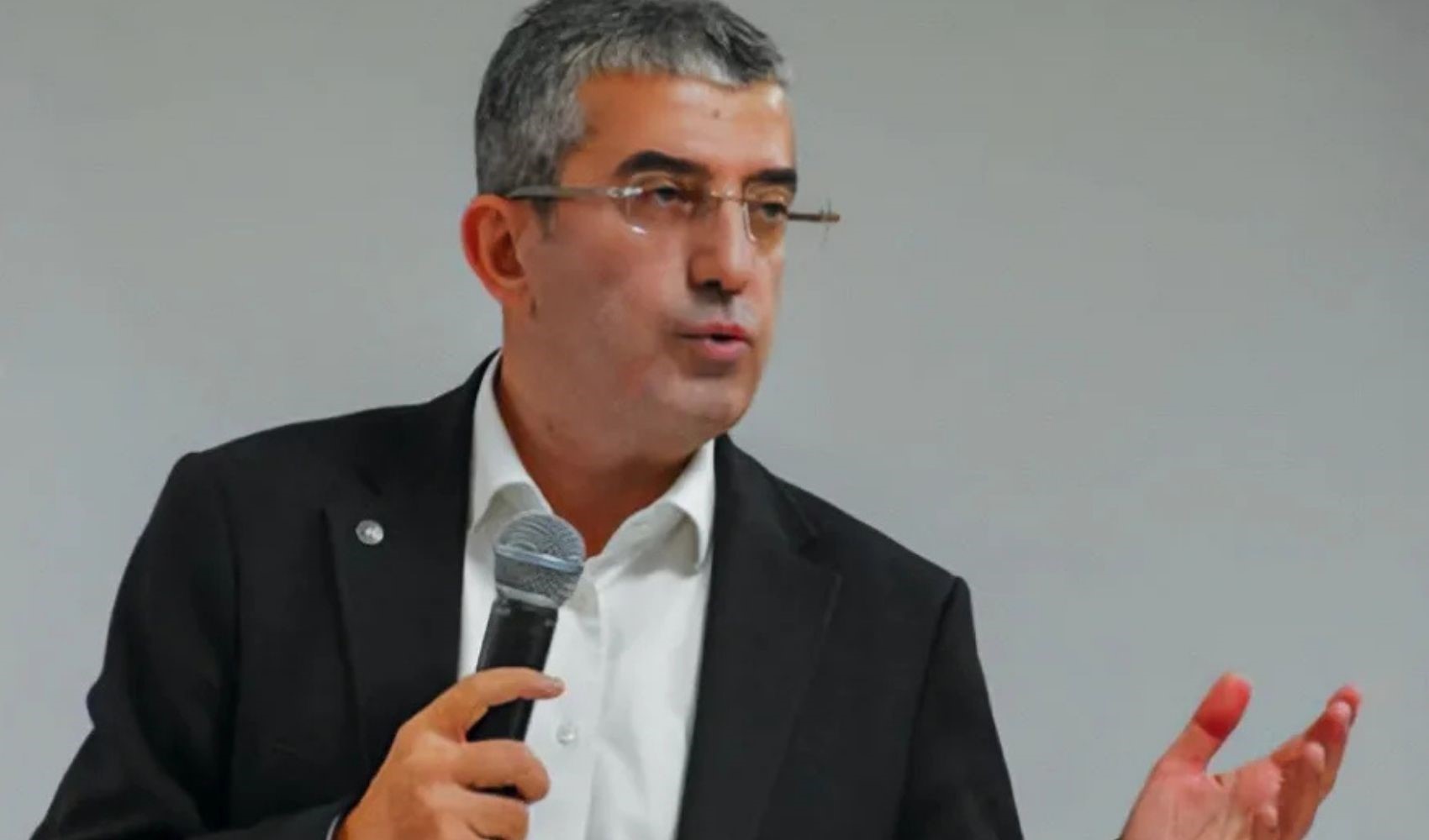 CHP'li Günaydın, 'sosyal medya yasağı' altındaki tehlikeye işaret etti: Tüm internete erişim engeli getirme çabası