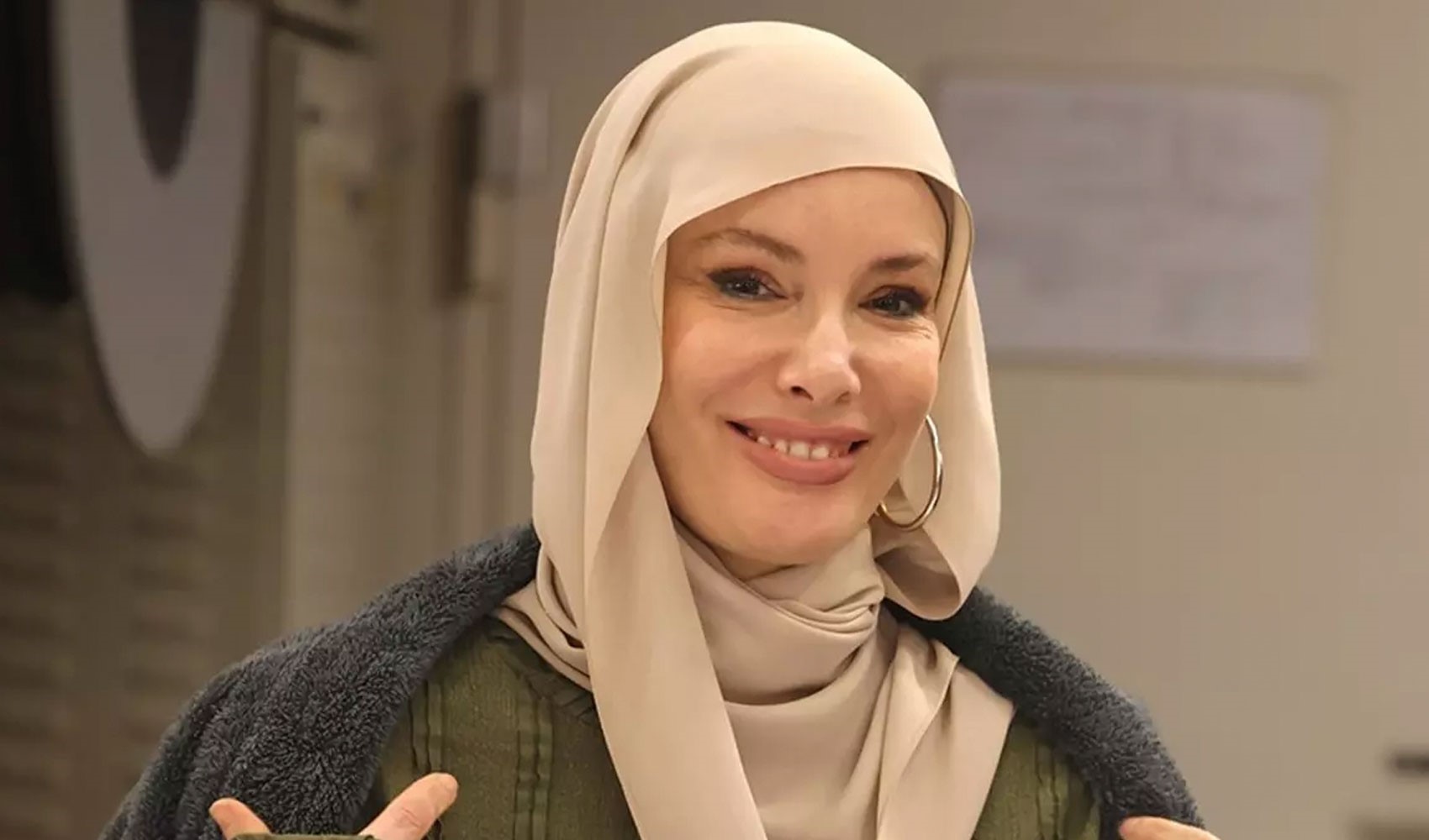 Yıllar sonra setlere dönen Gamze Özçelik'ten ilk fotoğraf