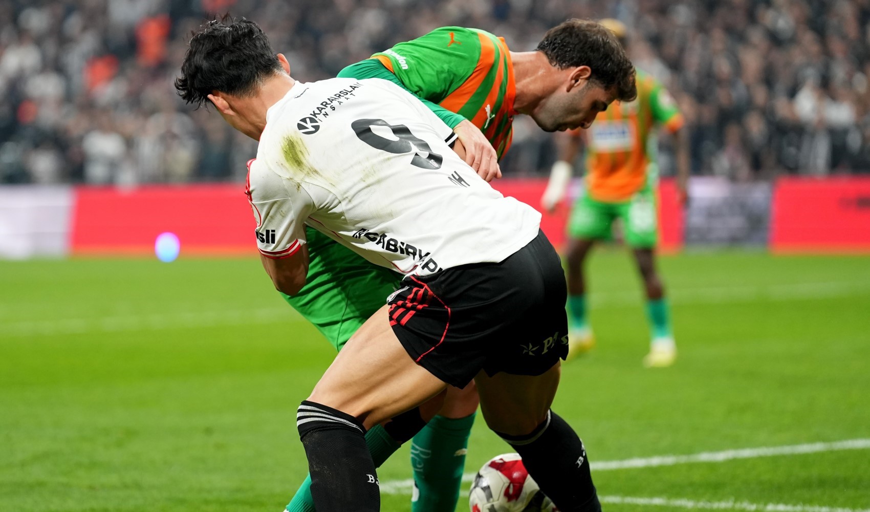 Beşiktaş, sahasında Alanyaspor'u 3 golle yendi