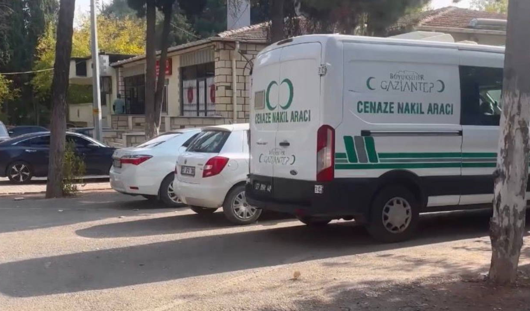 Gaziantep’te otomobil TIR’a çarptı: İki kişi yaşamını yitirdi