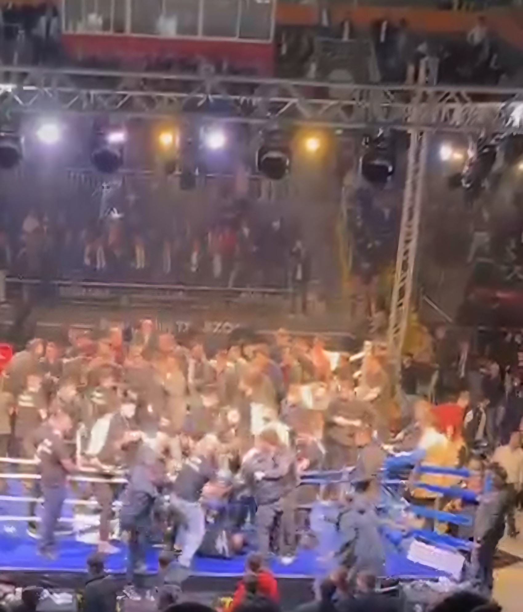 Trabzon'da hafif sıklet maçında Türk ve Rus boksör arasında kavga