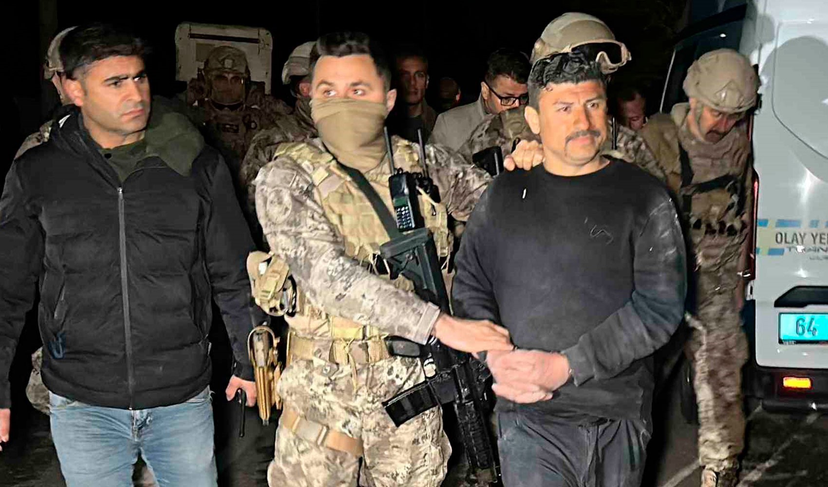 Uşak’ta polis ekiplerine pompalı tüfekle ateş açıldı