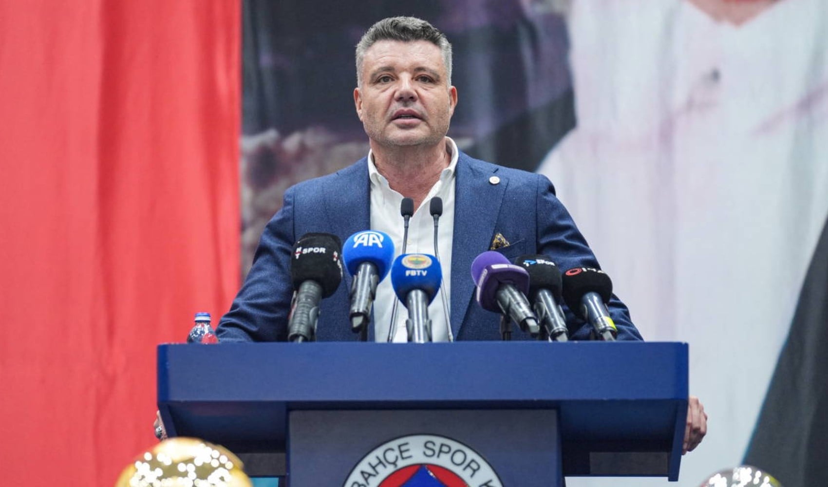 Fenerbahçe'den deplasmana giden taraftara özel forma hediyesi