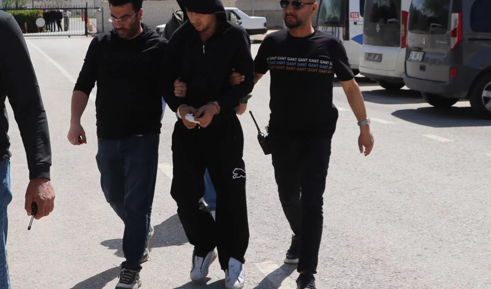 Sokak düğünü sonrası ortalık savaş alanına döndü