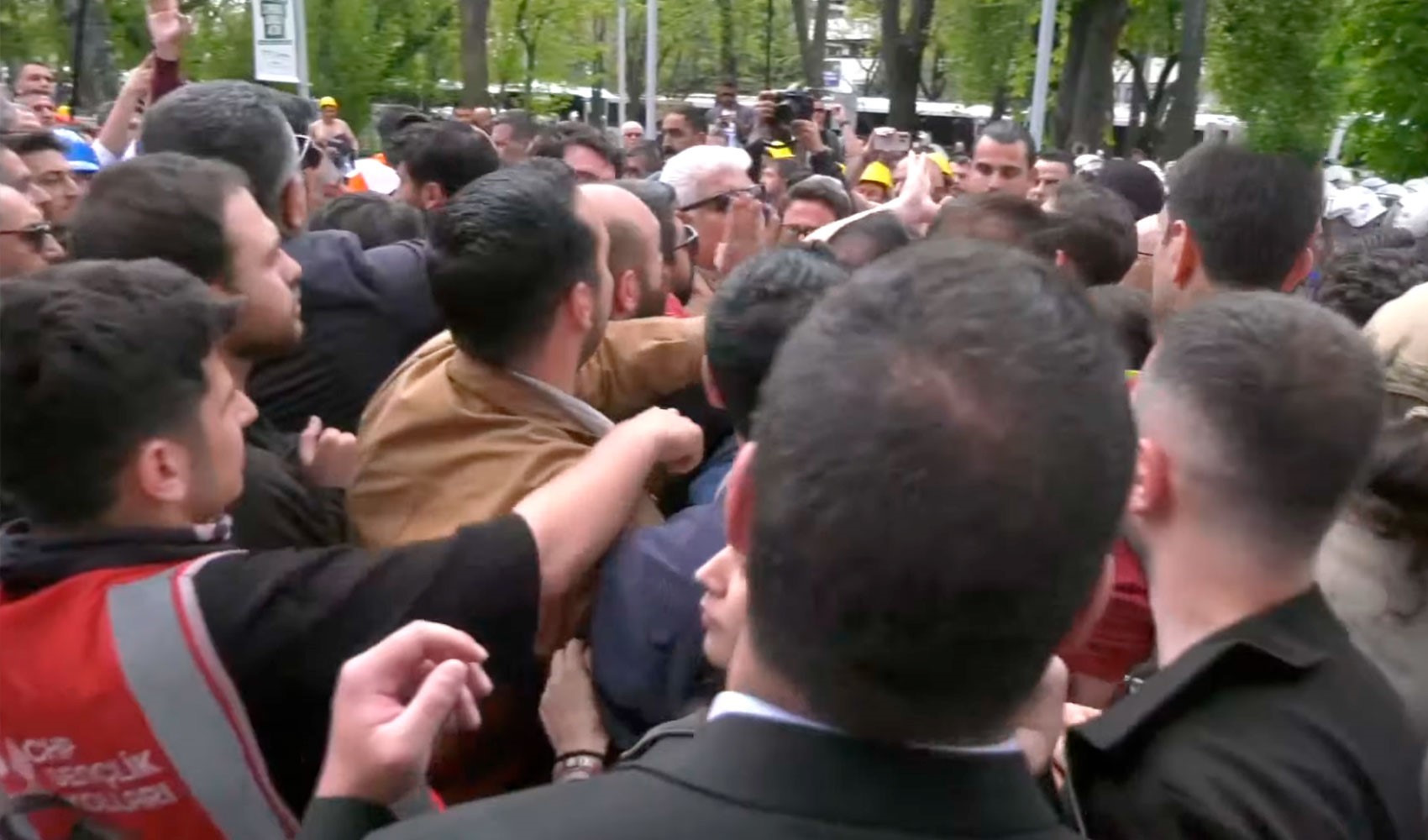 Polisten madencilere biber gazıyla müdahale