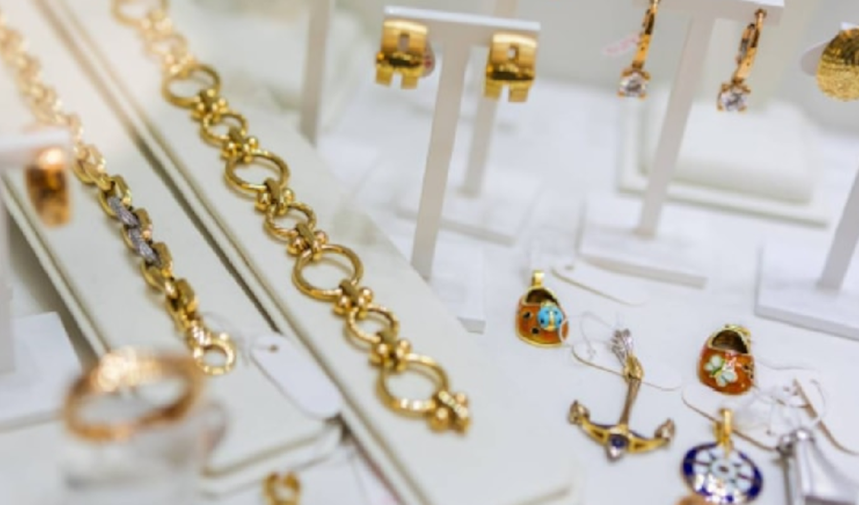 Dünyaca ünlü aksesuar markası tüm mağazalarını kapatıyor