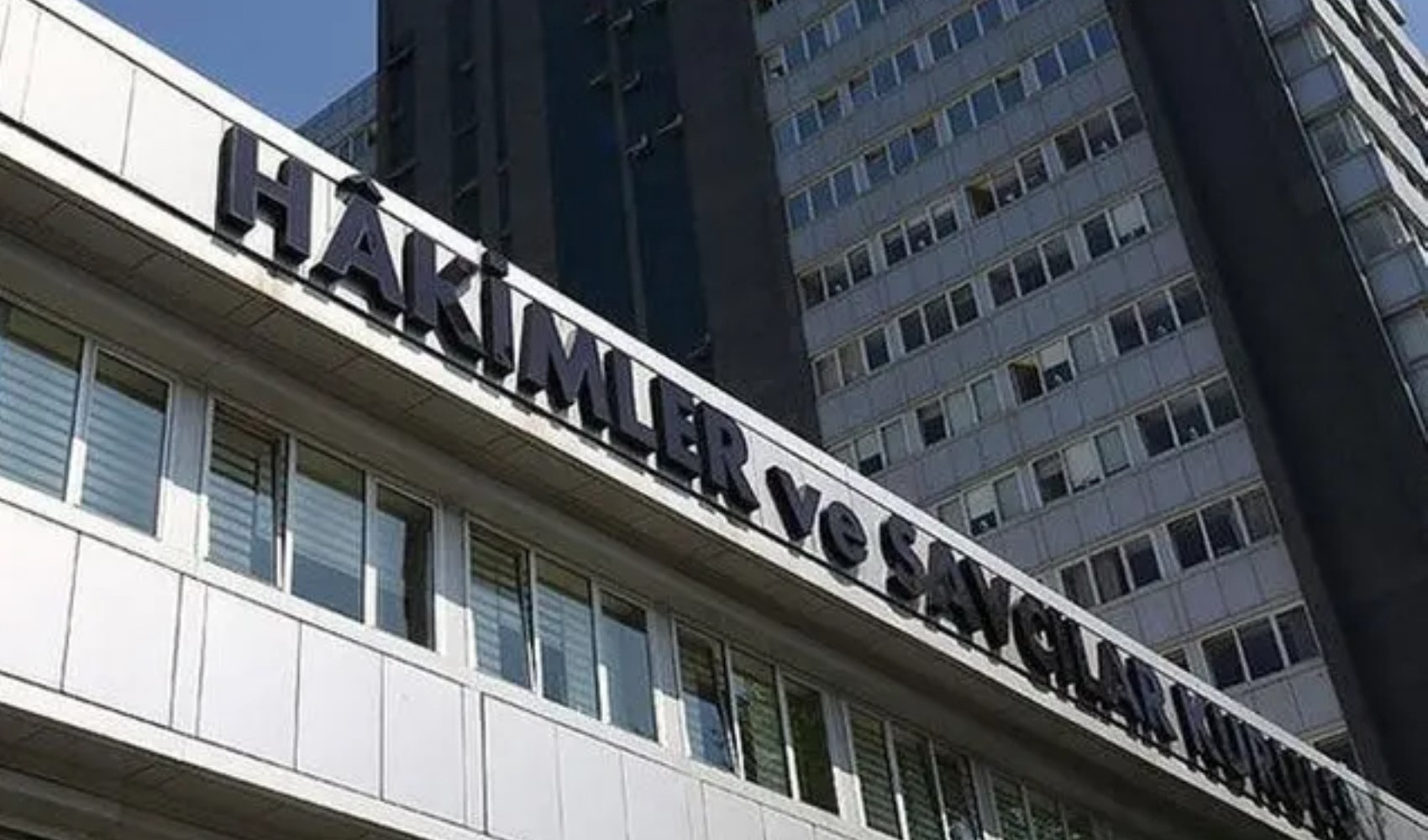 HSK kararnamesiyle 34 hâkim ve savcının görev yeri değişti