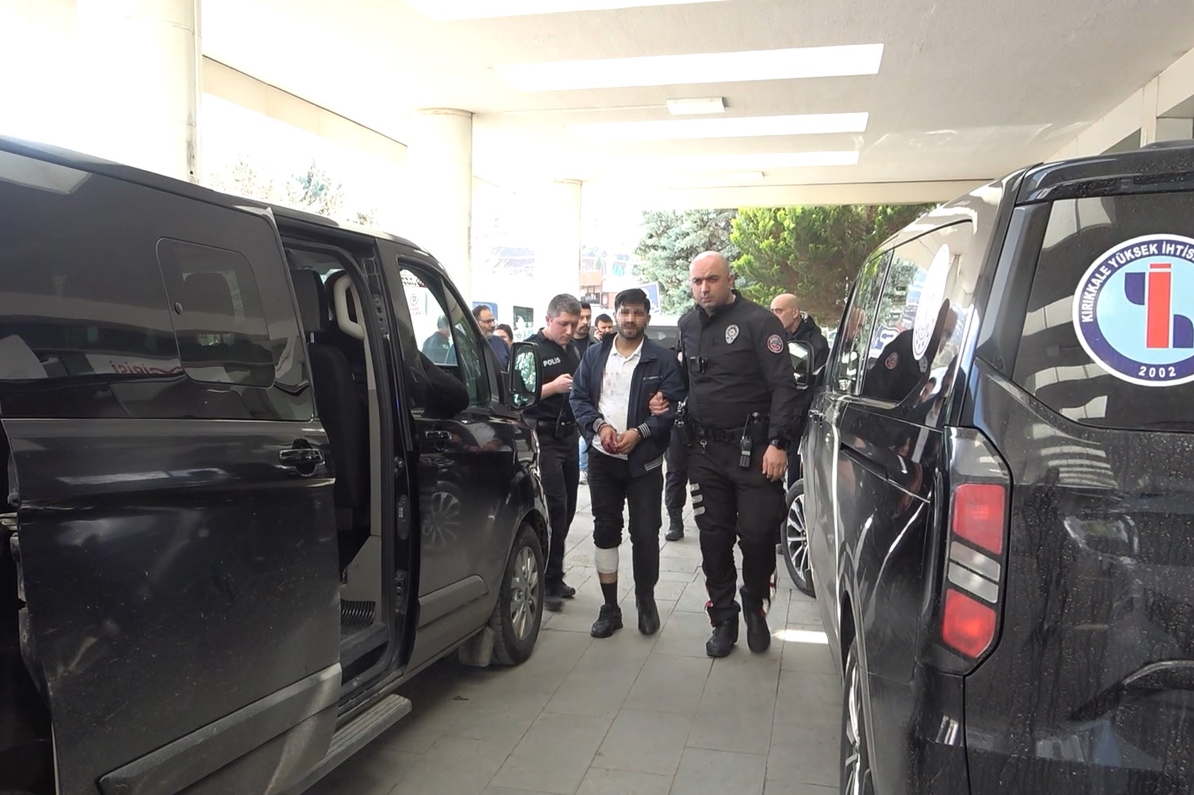 Nikahsız birliktelikten doğan bebekle fotoğraf paylaşan çift hastanede bıçaklandı