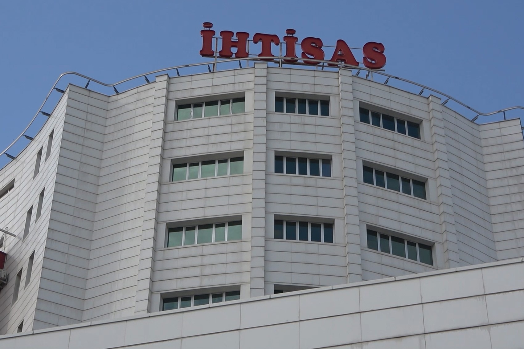 Nikahsız birliktelikten doğan bebekle fotoğraf paylaşan çift hastanede bıçaklandı