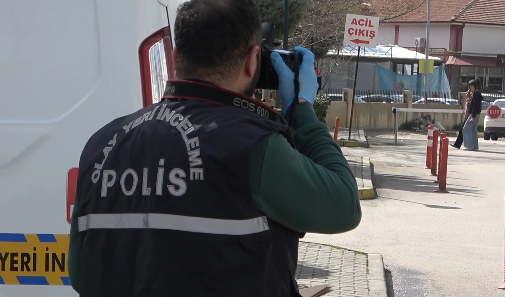 Nikahsız birliktelikten doğan bebekle fotoğraf paylaşan çift bıçaklandı