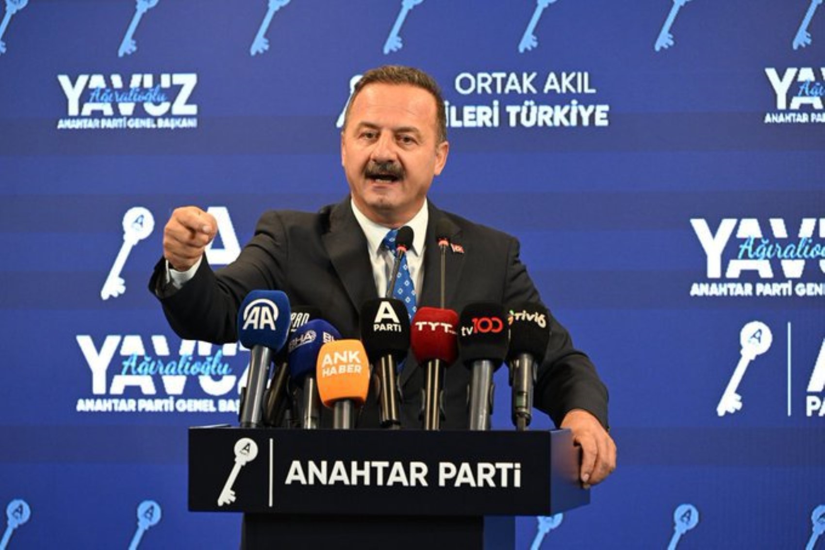 Son ankette AKP ve CHP arasındaki fark dikkat çekti