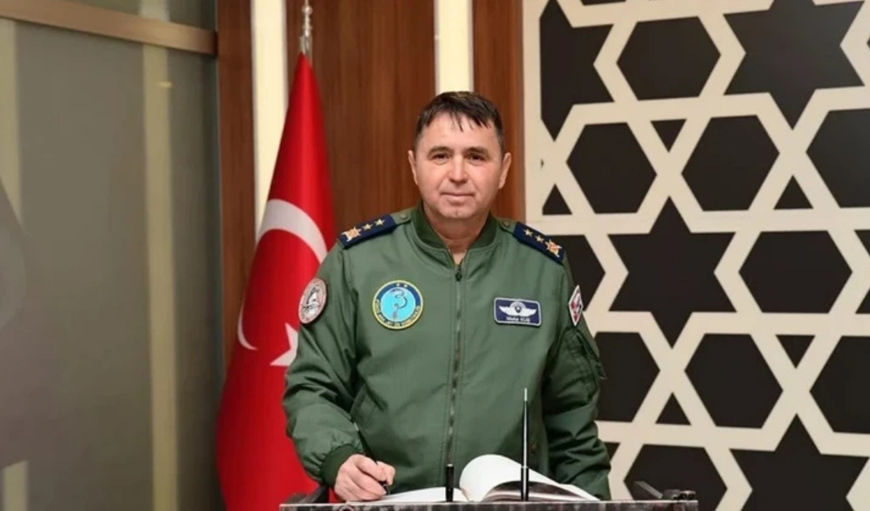 Yeni Şafak'ın manşetinde görevden alınan Komutan Mete Kuş var: 'Bizim Mete...'