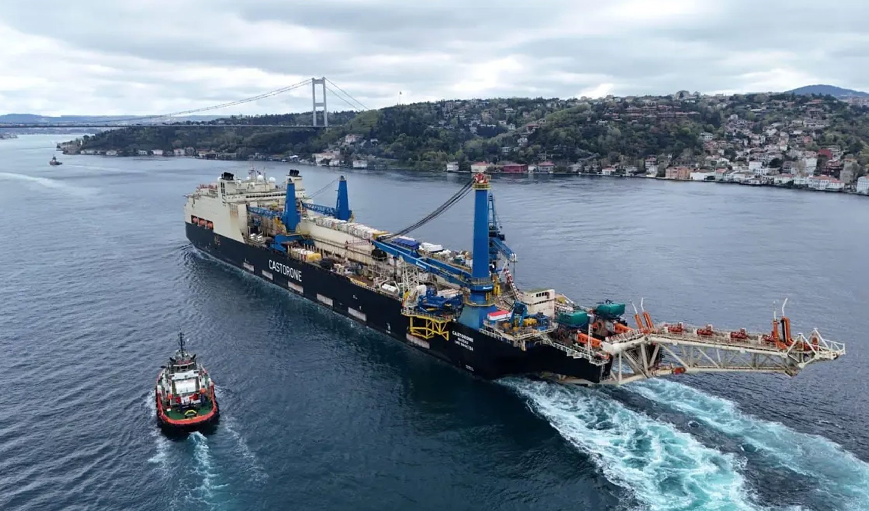 373 metrelik dev gemi için İstanbul Boğazı’nda trafik durdu