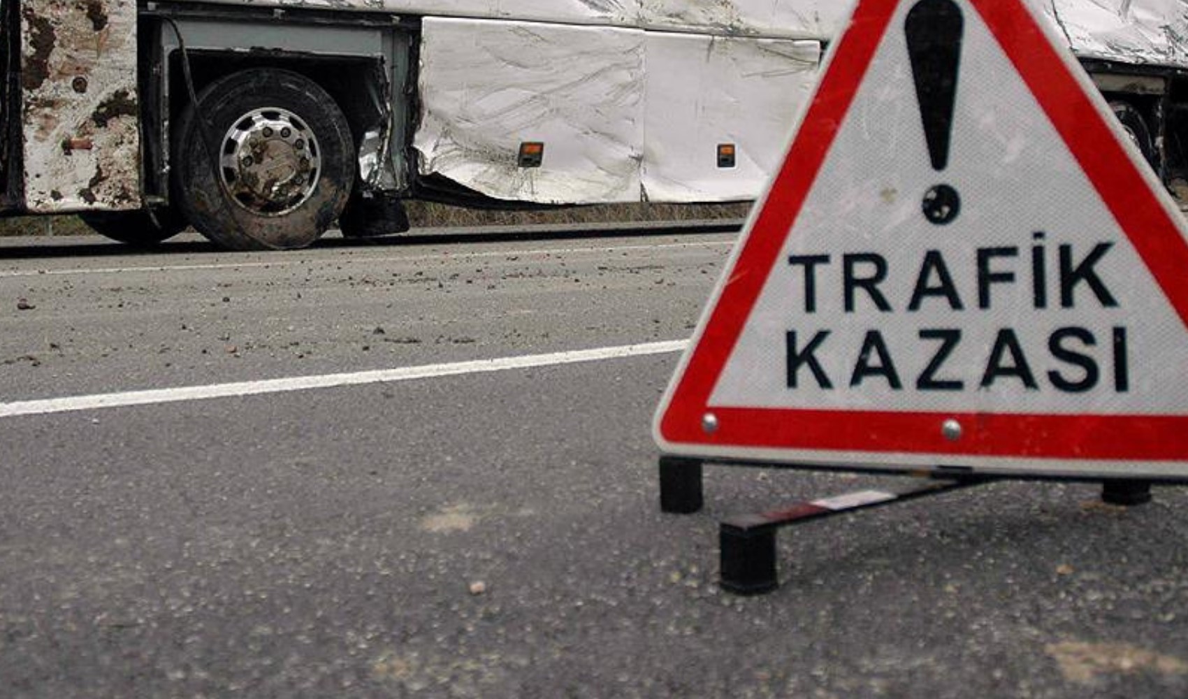 Takla atan otomobil ters döndü