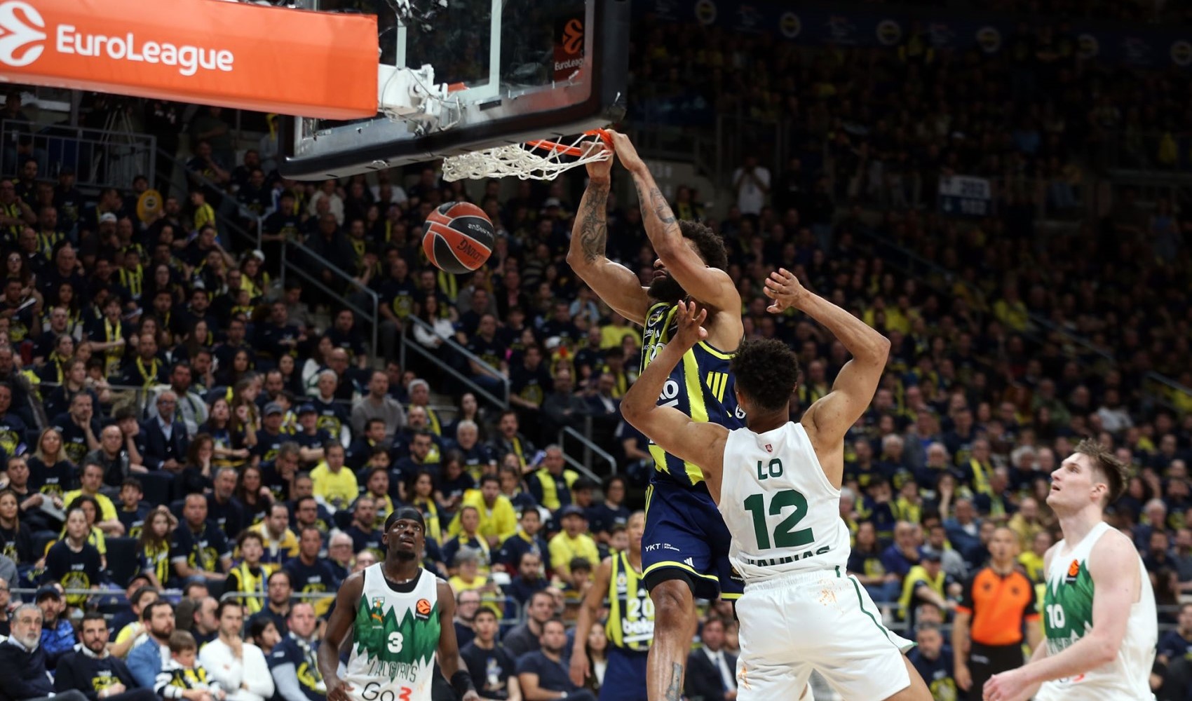 Fenerbahçe seride 2-0 öne geçti