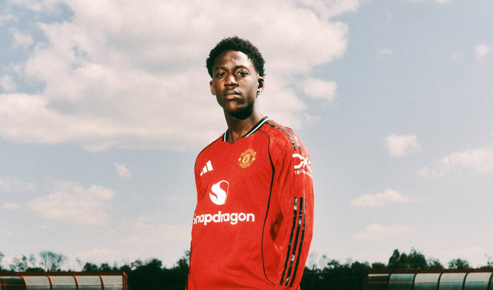 Manchester United'da iç transfer: Yıldız isim ile sözleşme uzatıldı