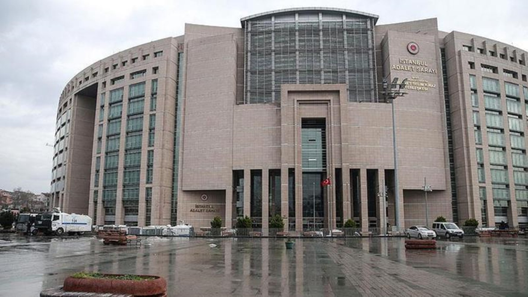 İstanbul Adalet Sarayı binasının dış görünümü.
