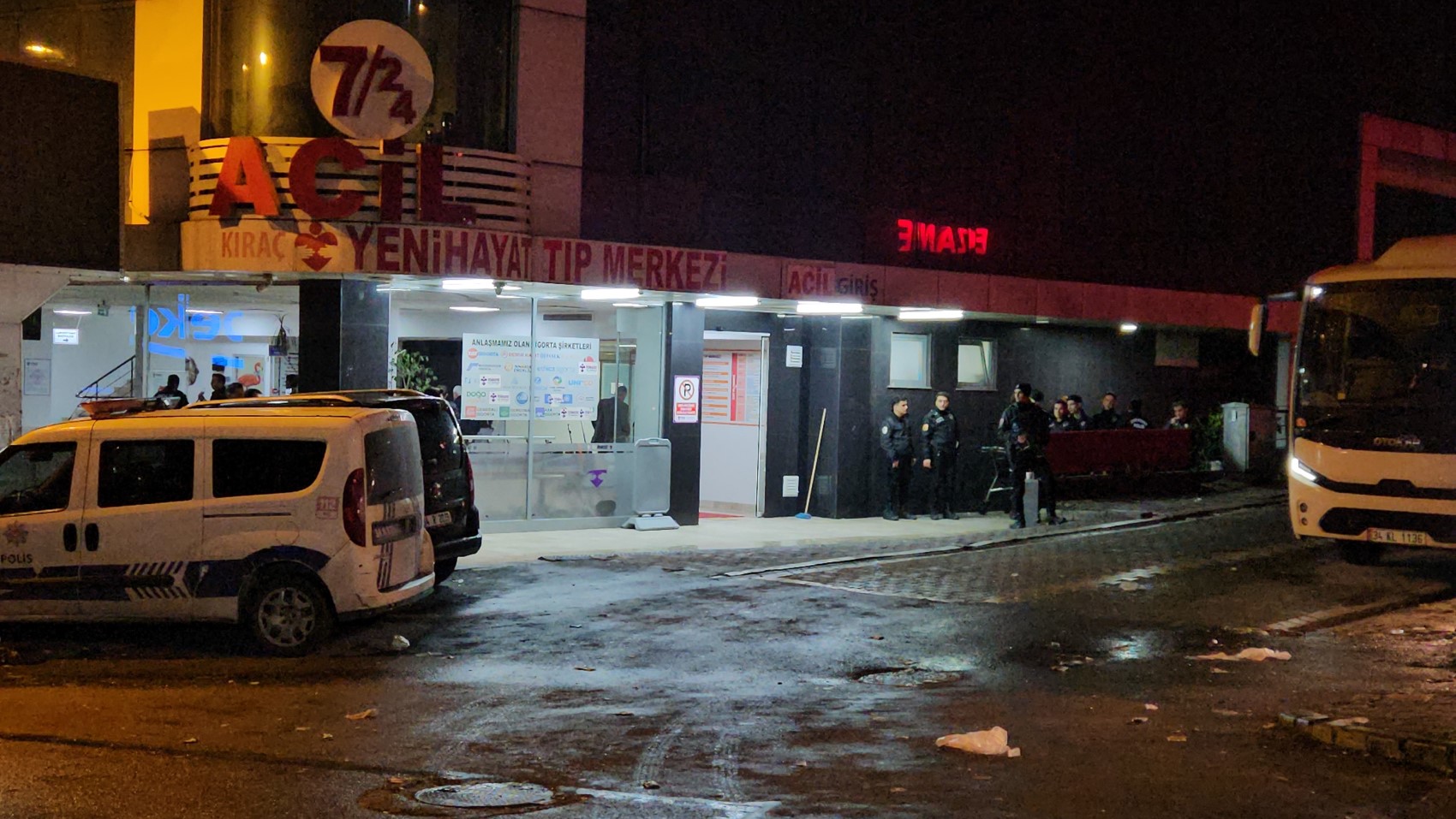 Doğum esnasında hayatını kaybetti, yakınları hastaneyi bastı