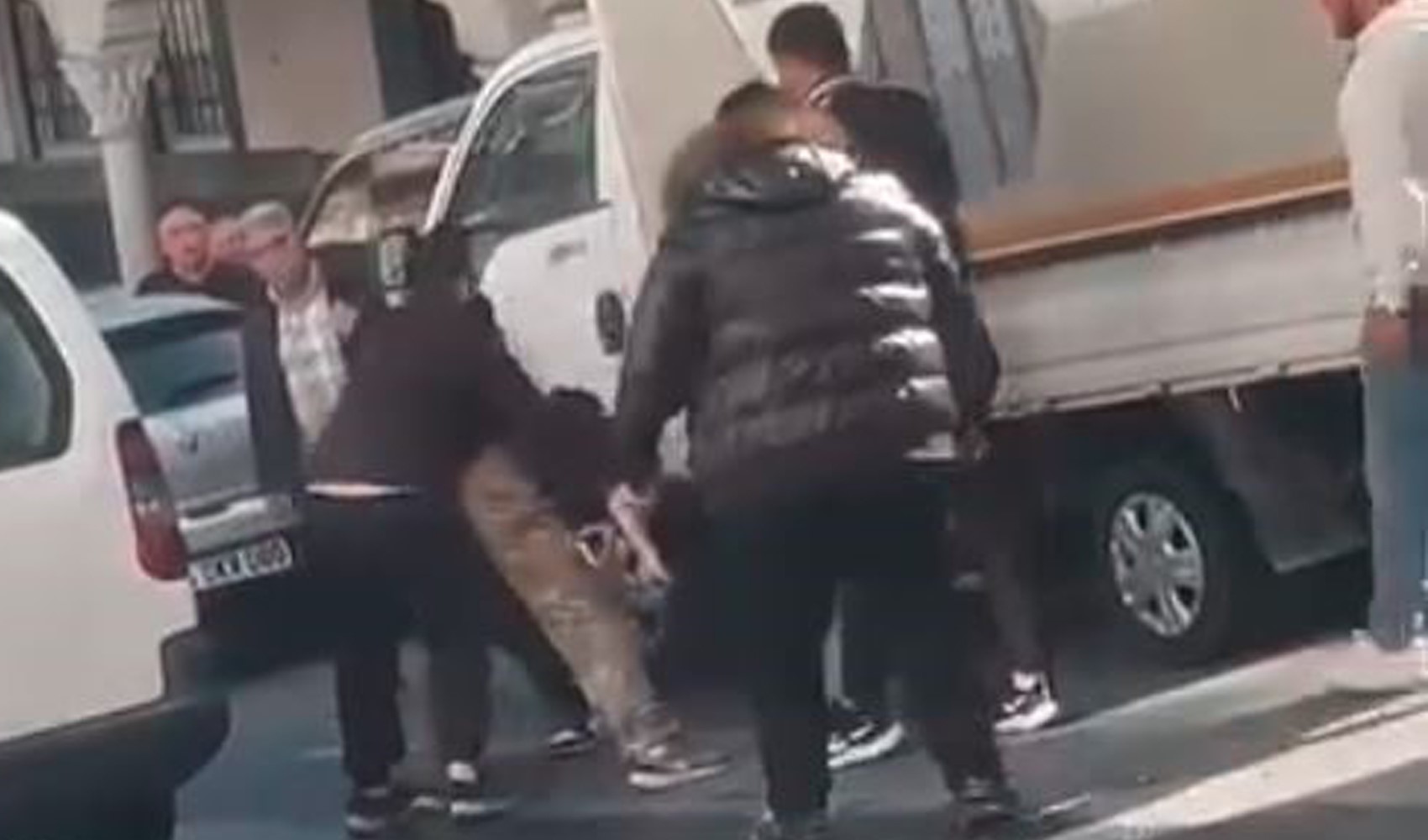 Kağıthane’de yol verme tartışması bıçaklı kavgaya dönüştü