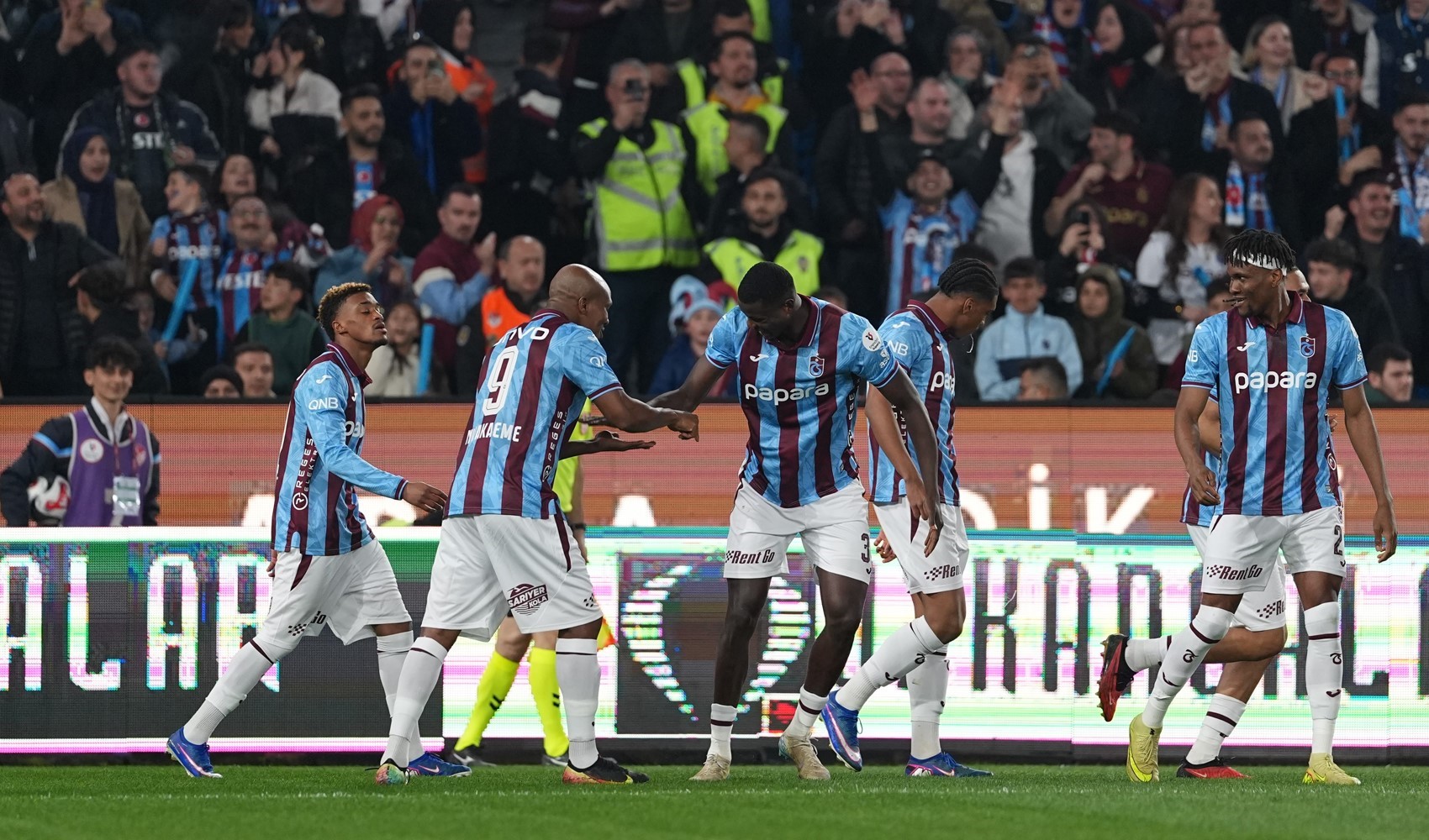 Trabzonspor, Galatasaray'ı iki golle mağlup etti