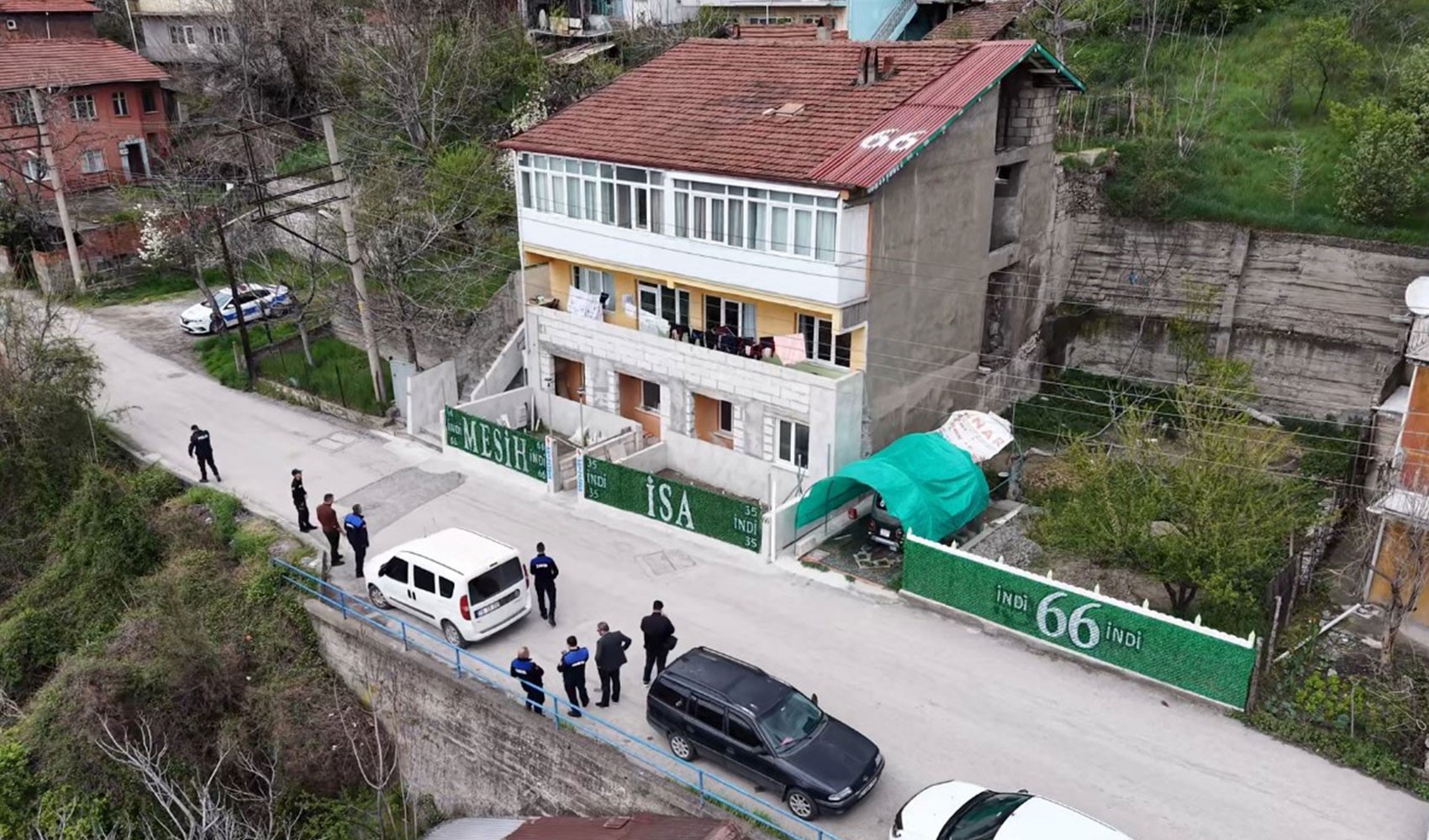 Kendini “Mesih” ilan etti, çatıya yazdıkları sonrası ekipler kapısına dayandı