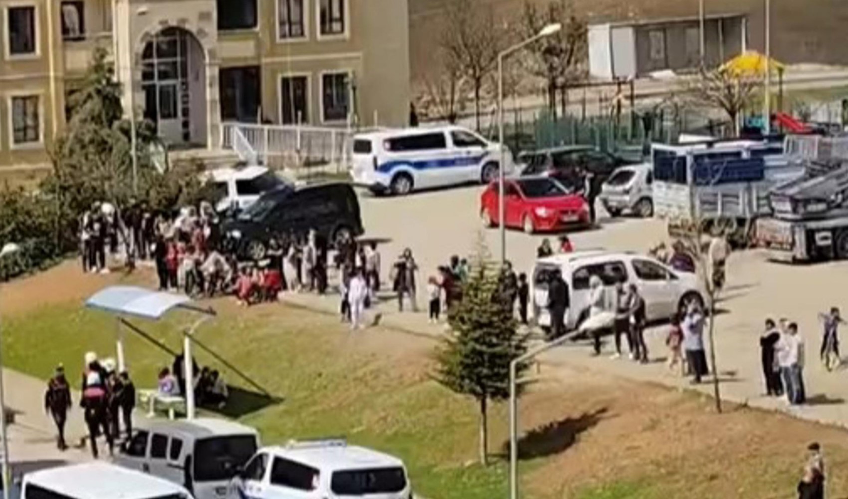 Aidat tartışmasında tekmeli ve yumruklu kavga çıktı