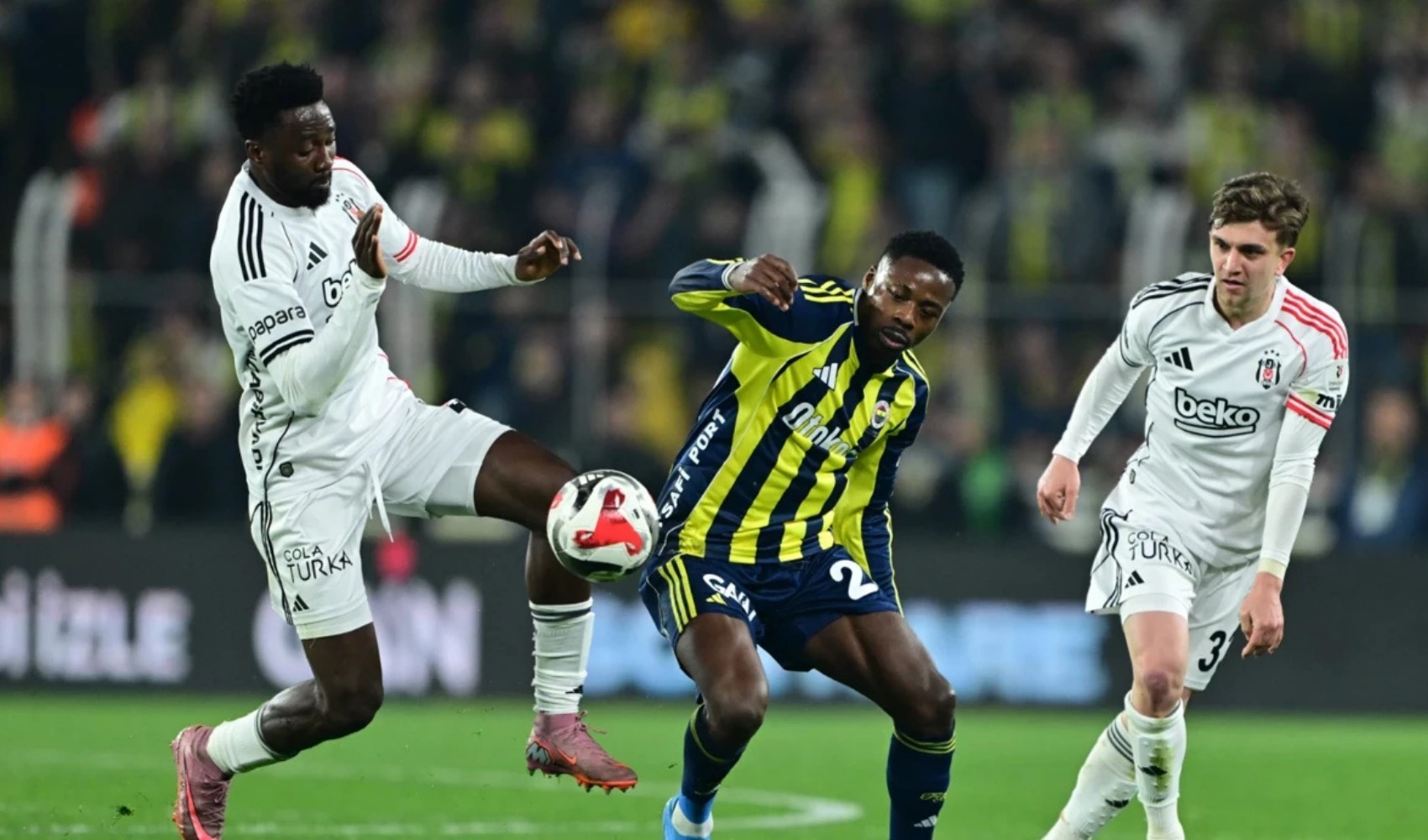 Fenerbahçe'ye verilen penaltı kararına Beşiktaş'tan sert yanıt