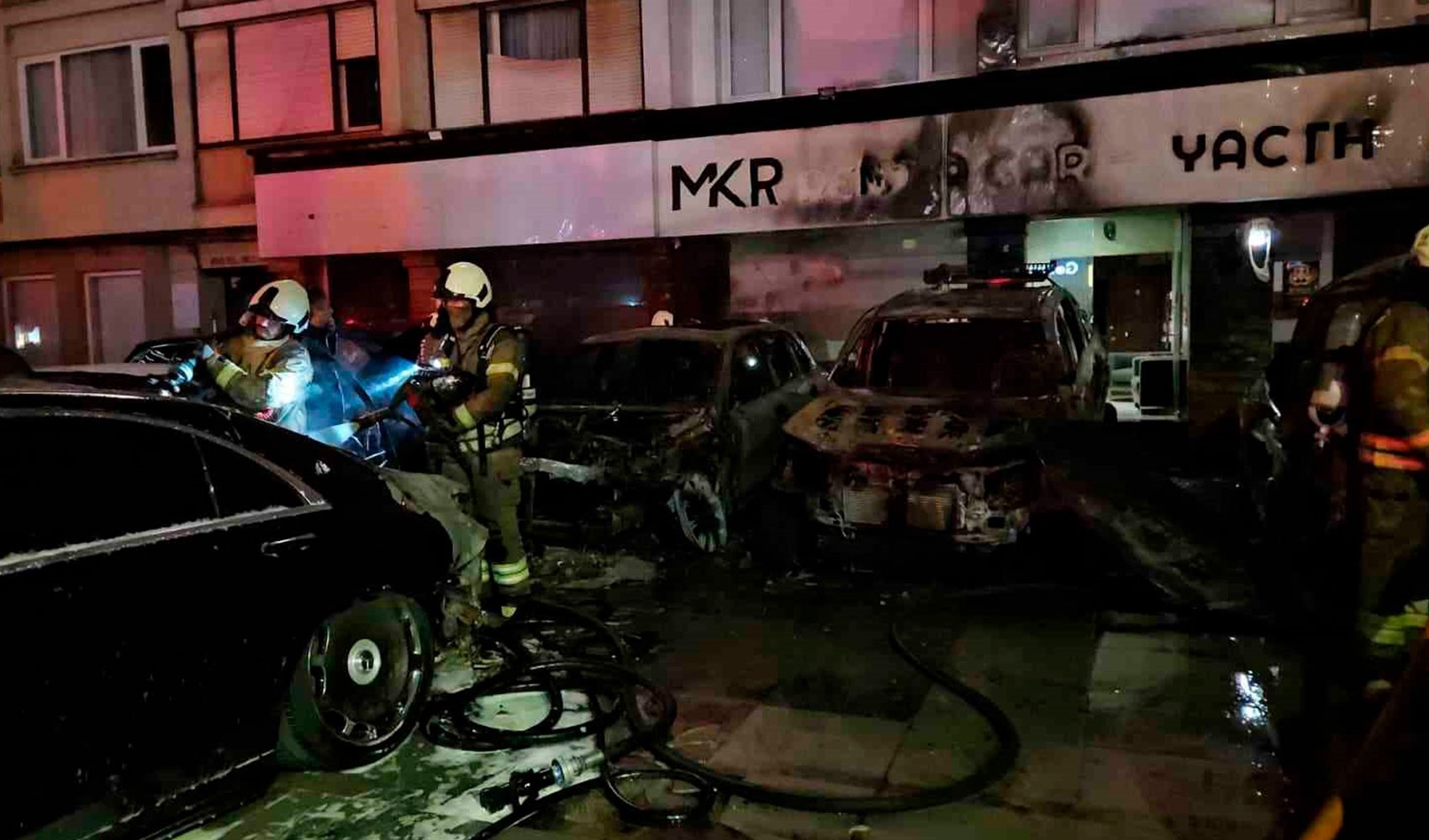 Beşiktaş'ta oto galeride yangın