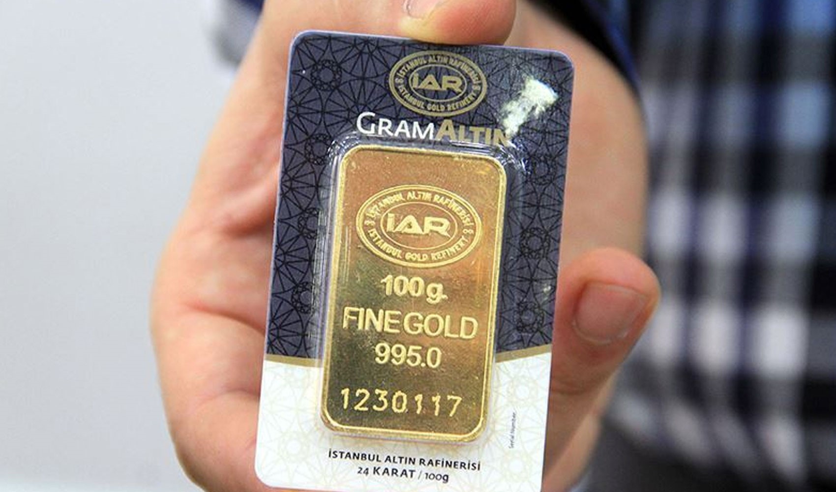 Altın yeni haftaya düşüşle başladı