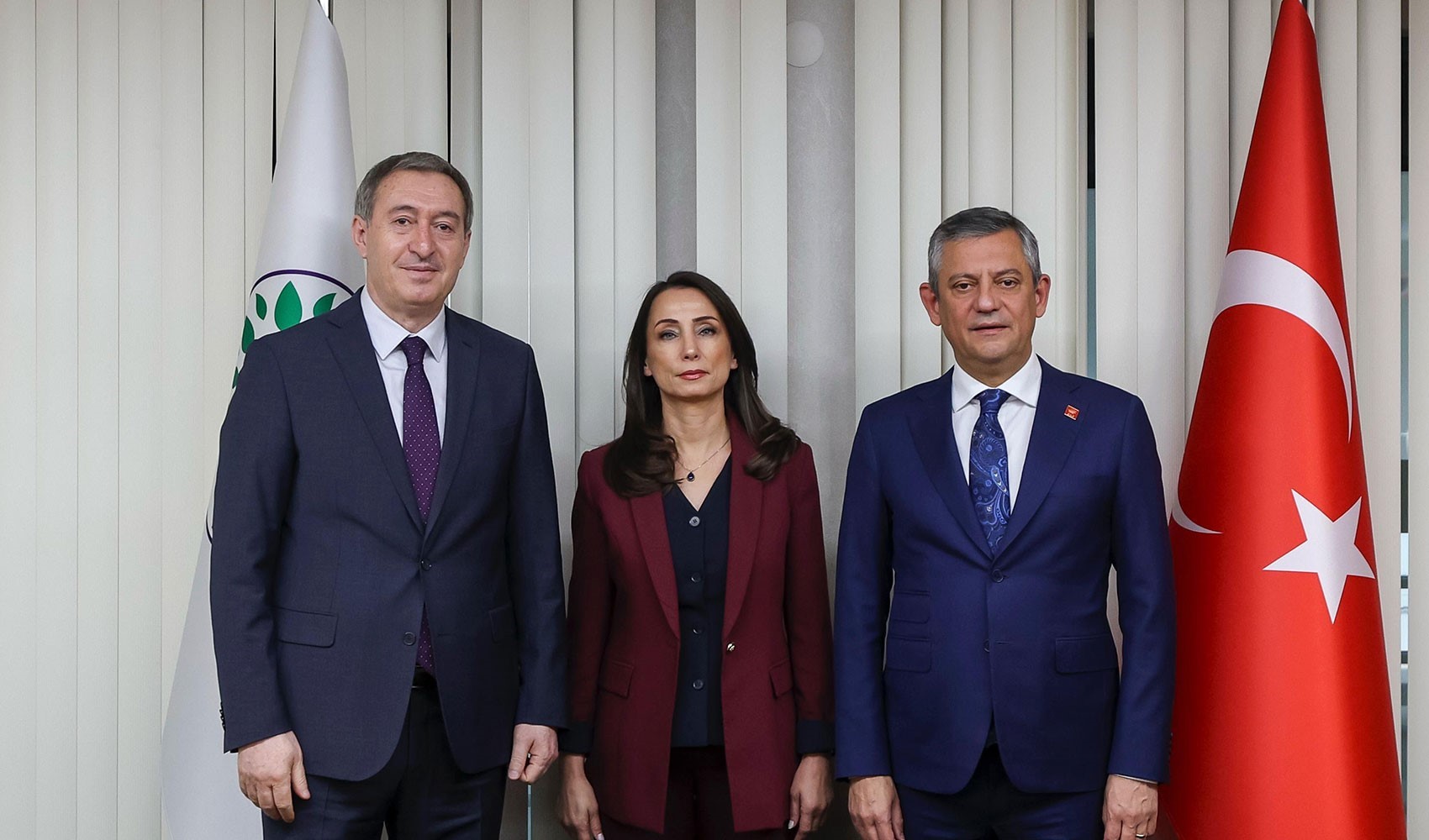 Özgür Özel'den DEM Parti'ye 'ara seçim' ziyareti