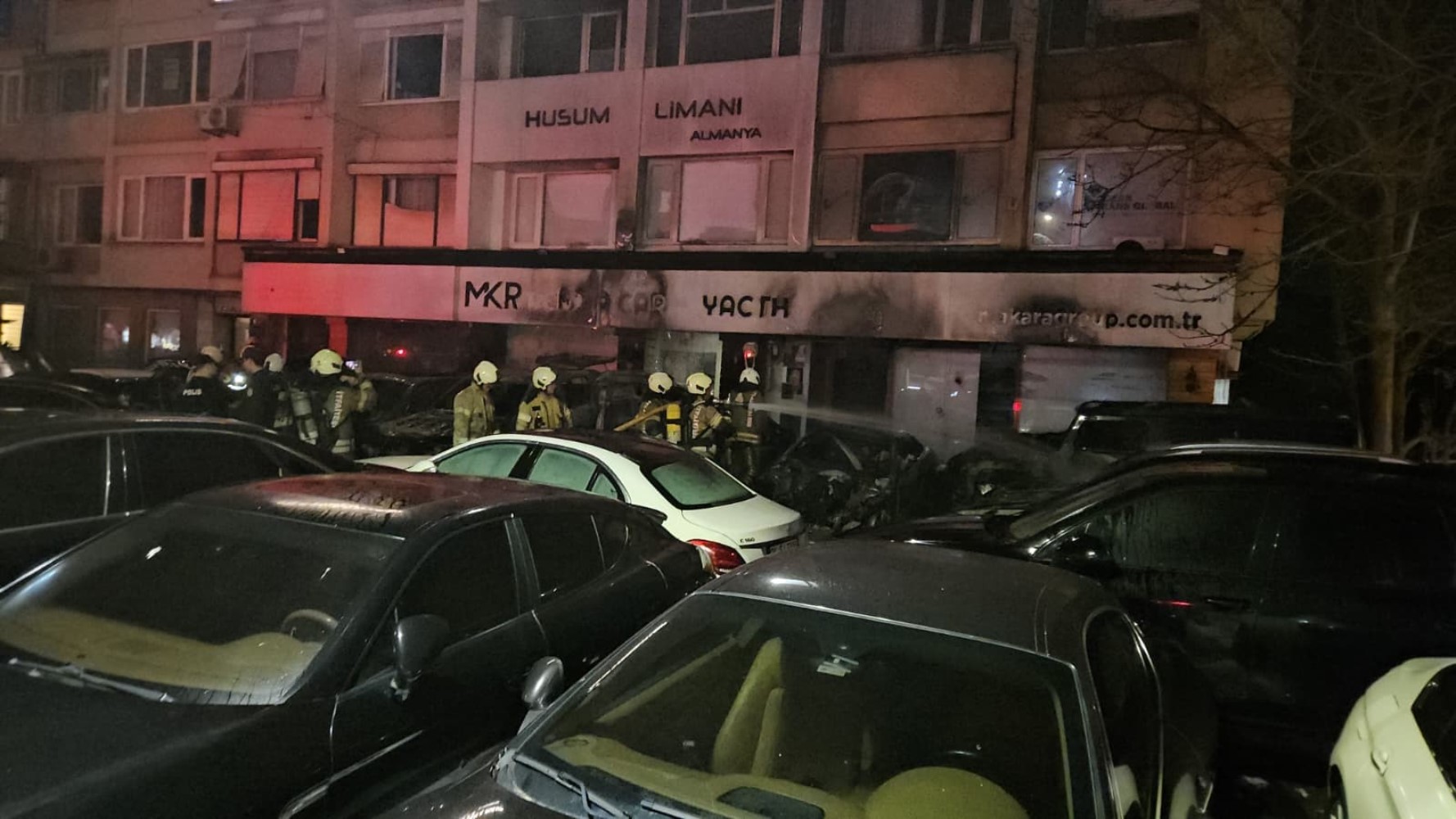 Araç kiralama şirketinde çıkan yangında yaklaşık 100 milyon değerinde 15 araç yandı