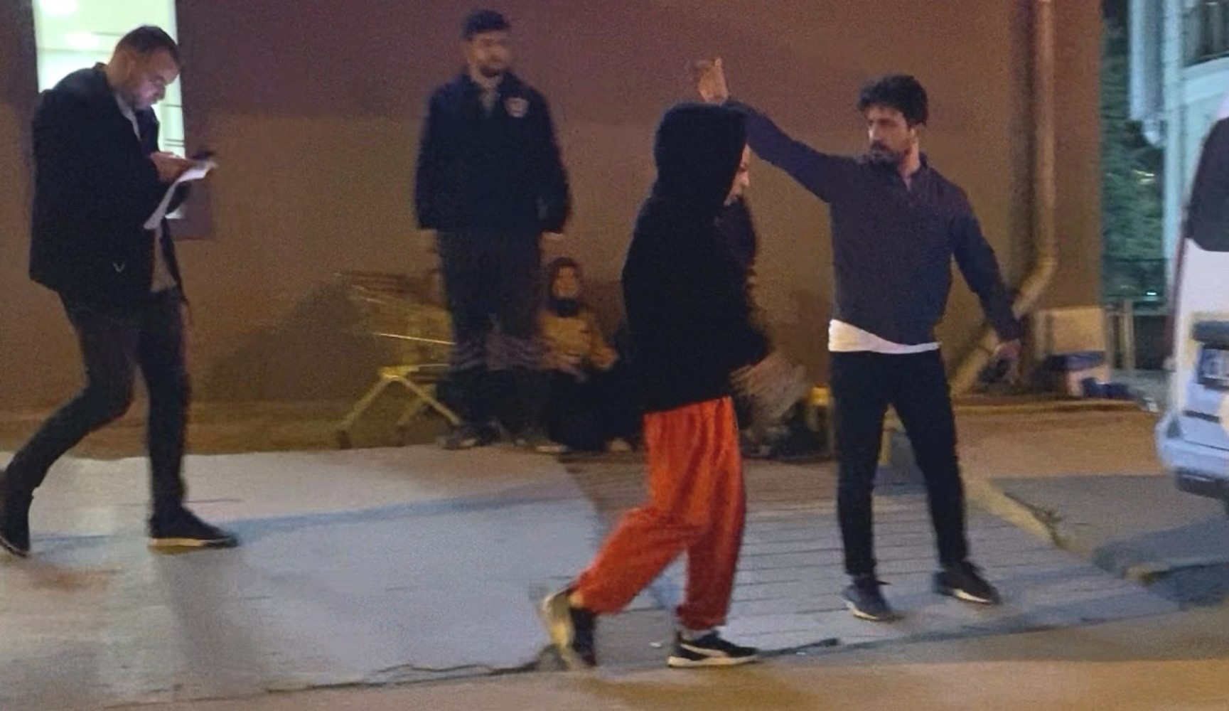 Aşk üçgeni bıçaklı kavgaya dönüştü