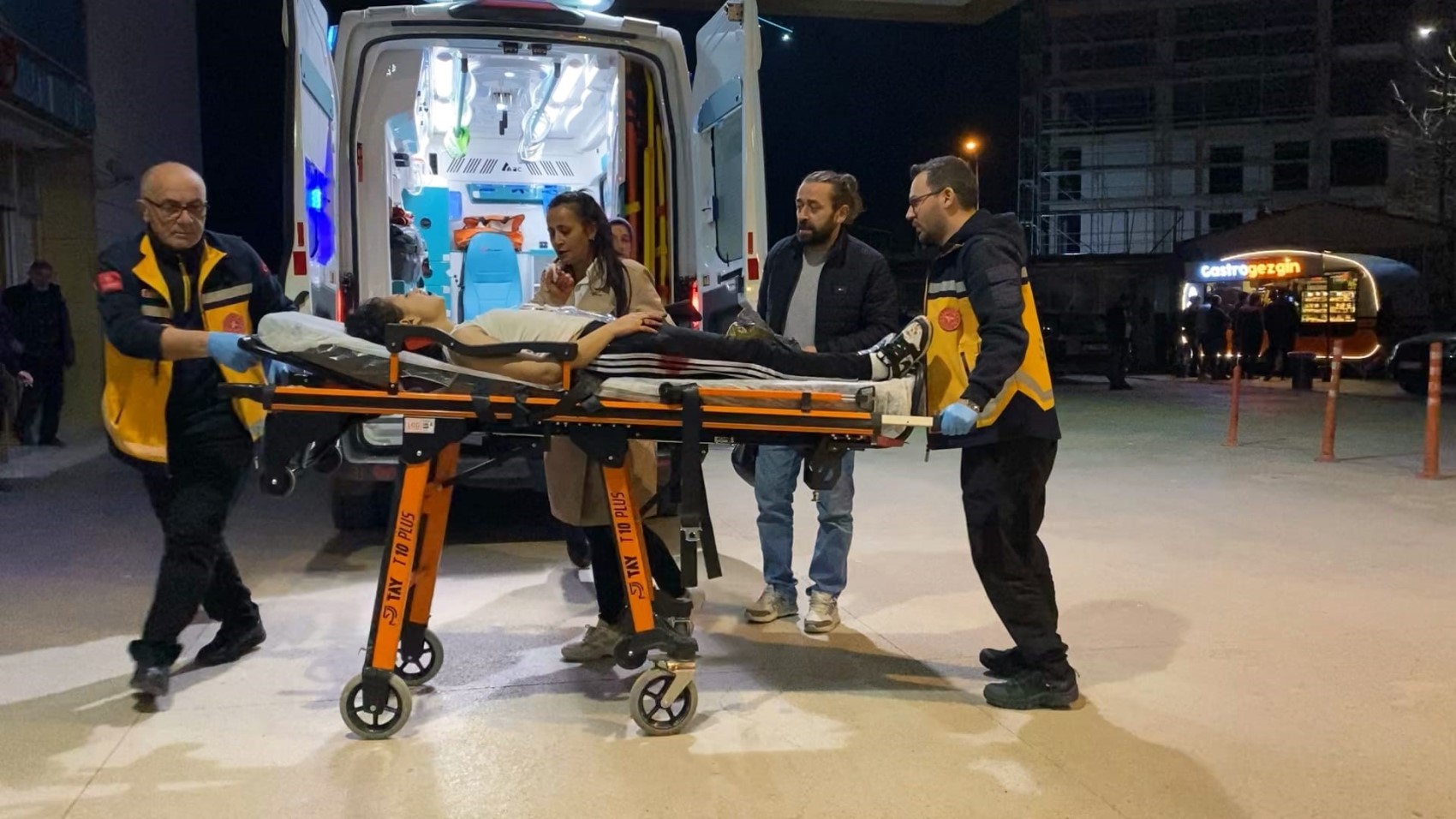 Aşk üçgeni bıçaklı kavgaya dönüştü