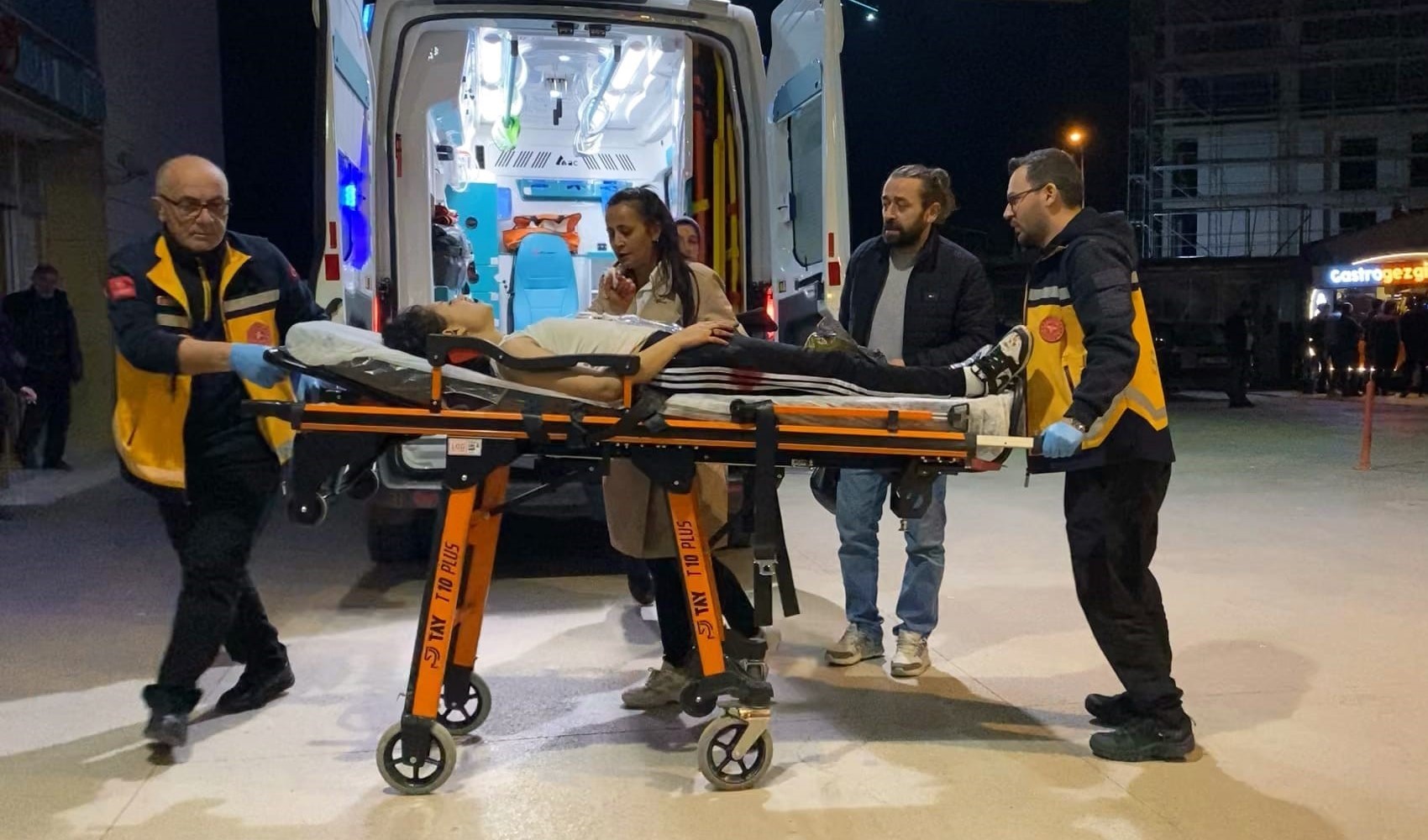 Aşk üçgeni bıçaklı kavgaya dönüştü