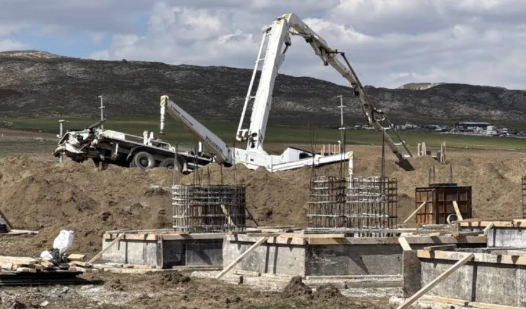 Beton pompasının devrilen kolu faciaya yol açtı